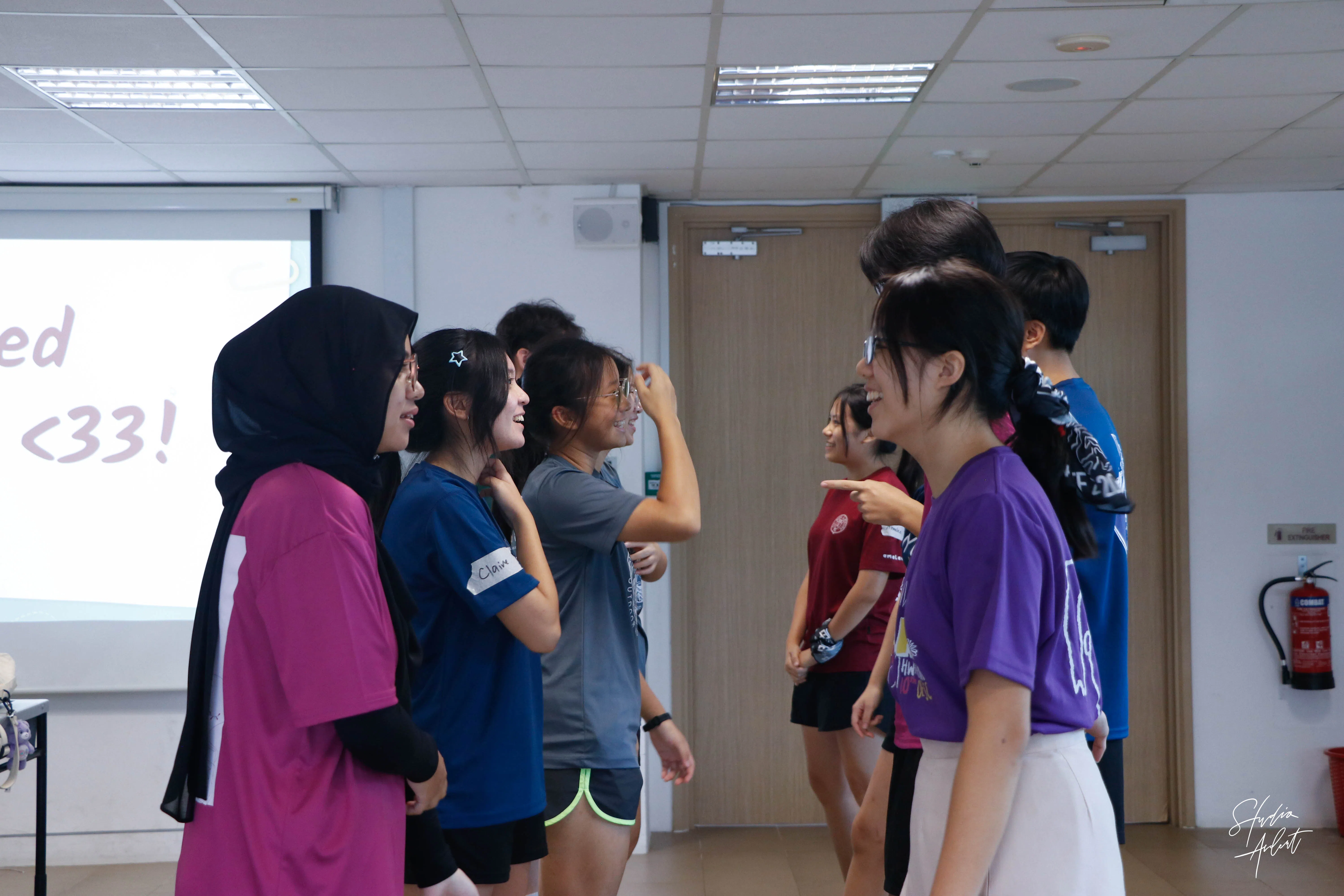 团建活动时，不同学校的参加者须积极互动和共享信息，才能有效达致共同目标。（华中摄影学会提供）