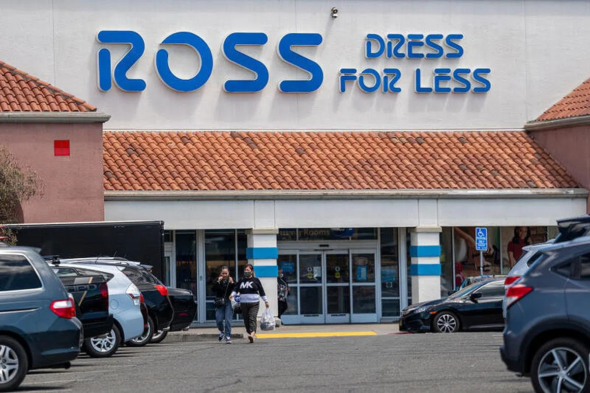 由于今年第一季度的业绩欠佳，以及不确定的宏观经济和地缘政治环境，Ross对今年剩余时间采取了更为保守的展望。（彭博社）