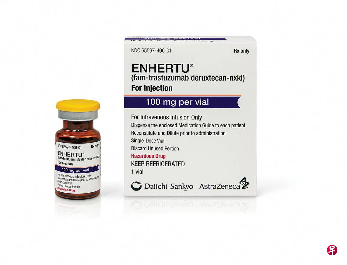 Porno xotini oladi uning mushuk soqolini