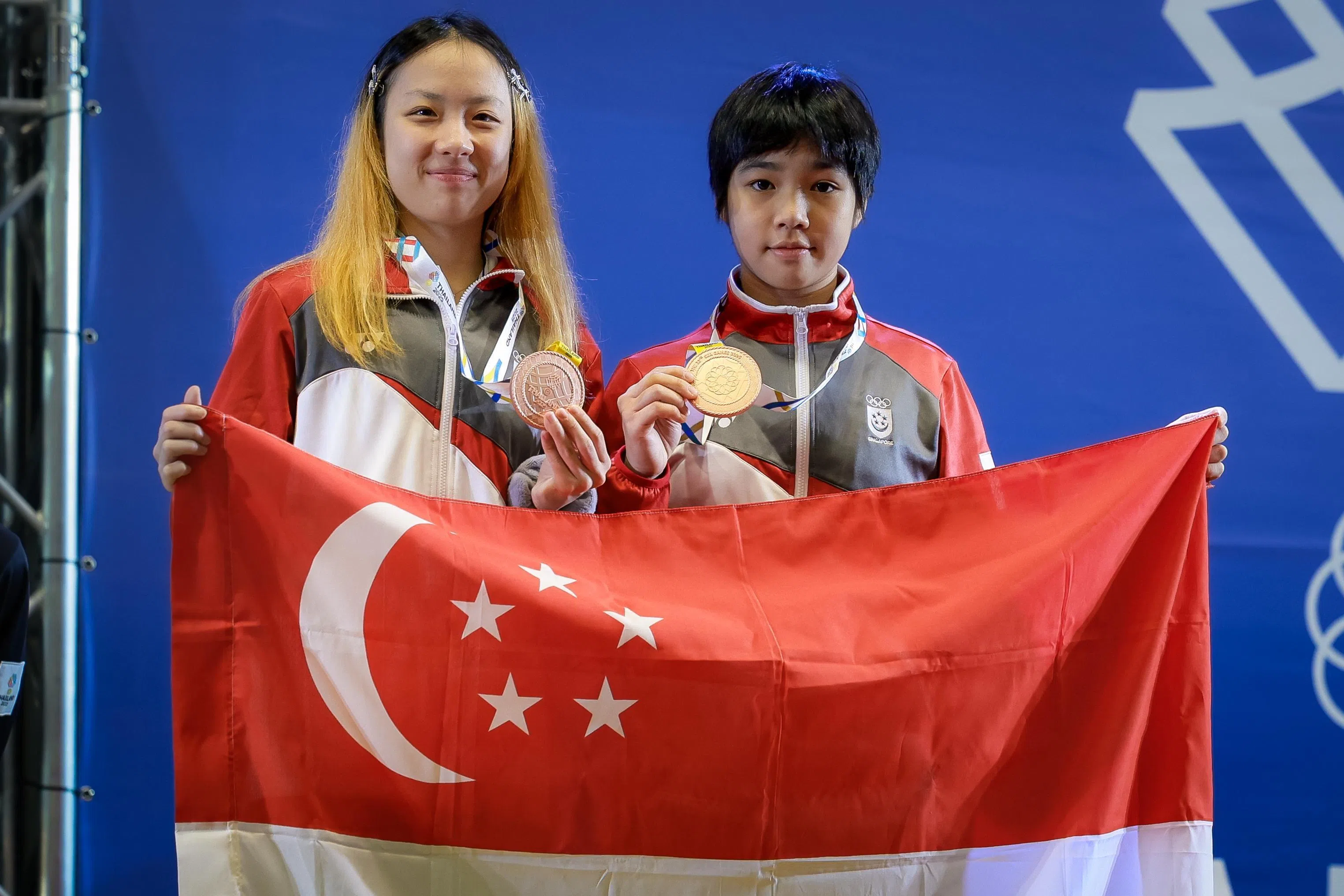 黎明映（右）和舒麟茜的女双组合在本届东运会为我国摘得铜牌。黎明映还在东南亚青少年锦标赛的多个年龄组别摘金夺银。（档案照片）