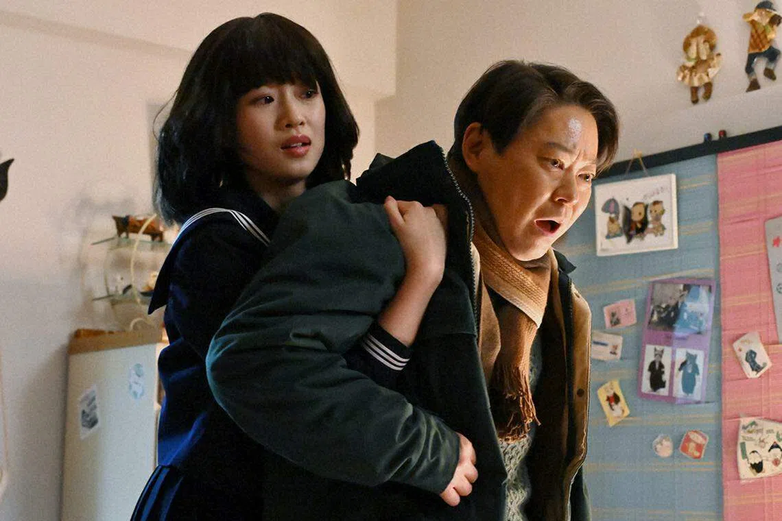 河合优实（左）与阿部贞夫诠释上世纪80年代的父女，吵吵闹闹但感情深厚。（互联网）