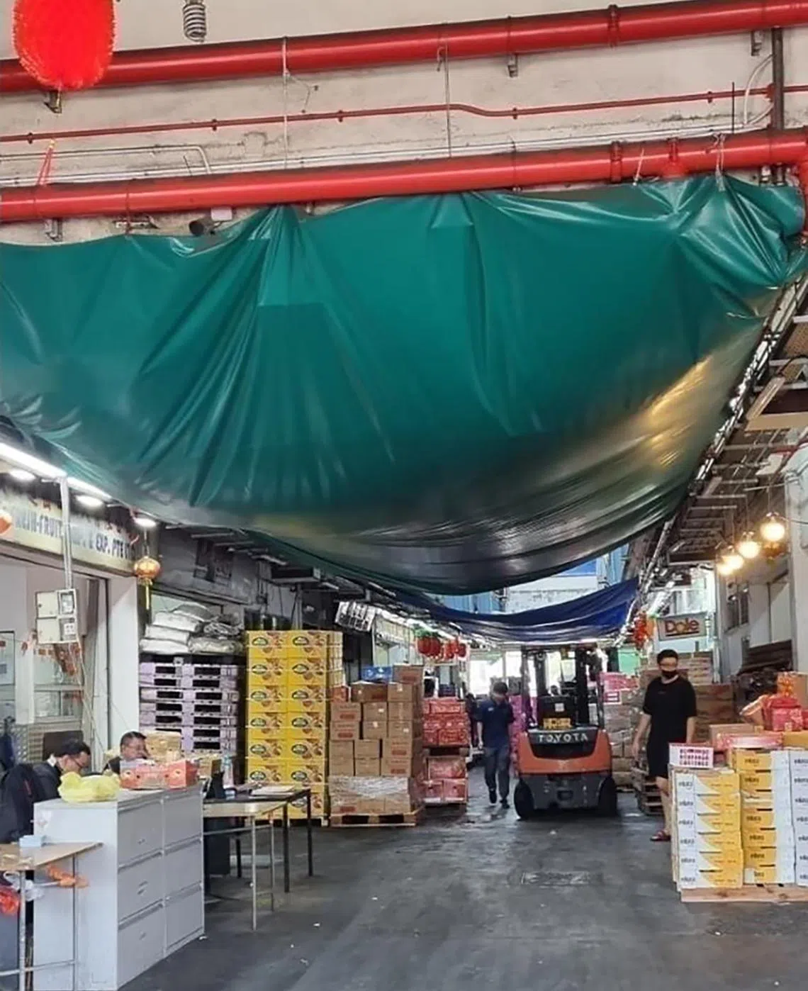 巴西班让果菜批发中心，须在2026年年底修正所有消防安全违规行为。（新加坡食品局提供）