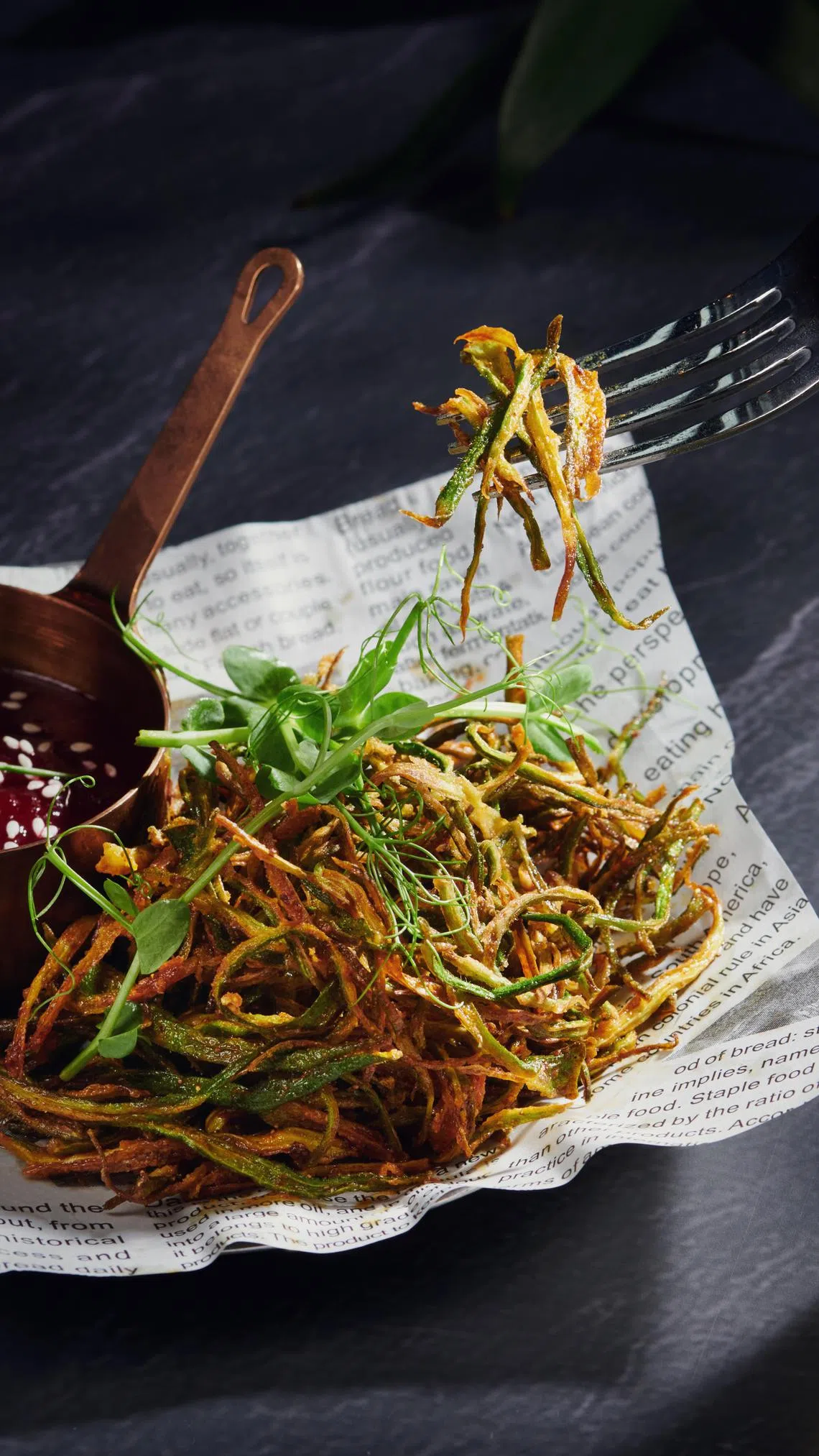 27 Degrees West的炸羊角豆丝，香脆爽口。（餐馆提供）