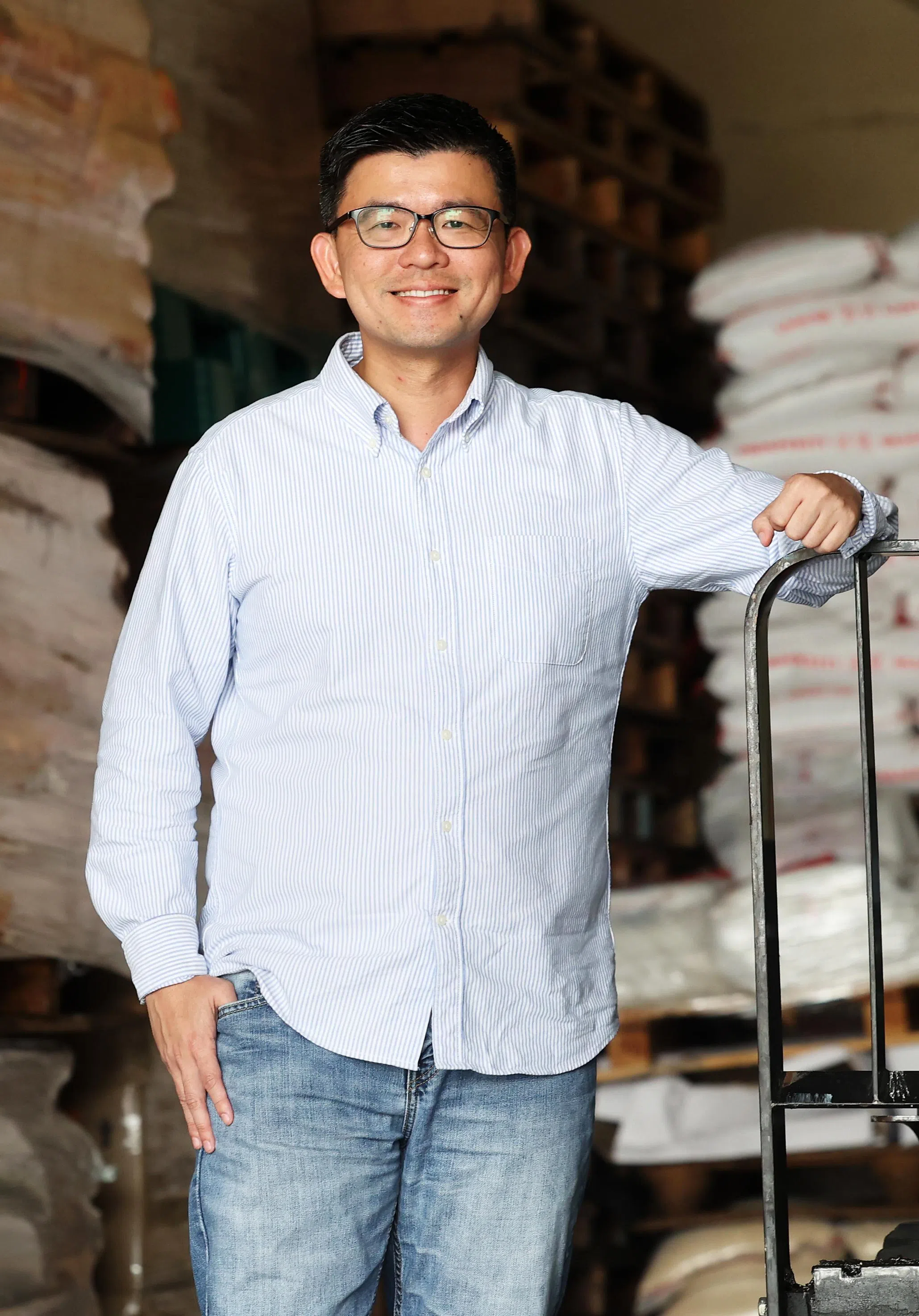 新加坡米入口商总会主席陈奂霖强调，我国的白米储备充足，可缓和米价涨幅。（蔡家增摄）