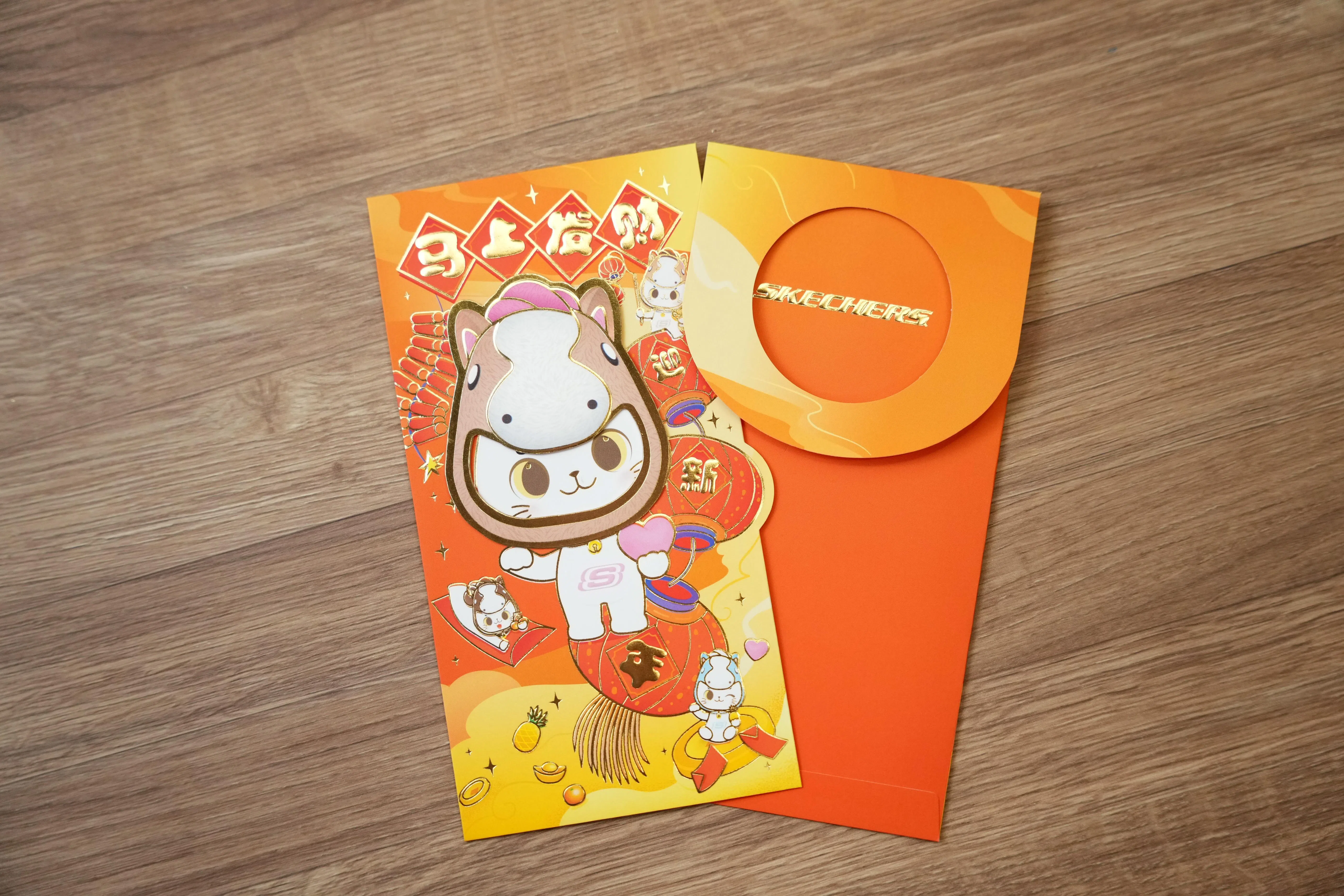 Skechers红包的猫咪，马头套能转动。（谢智扬摄）