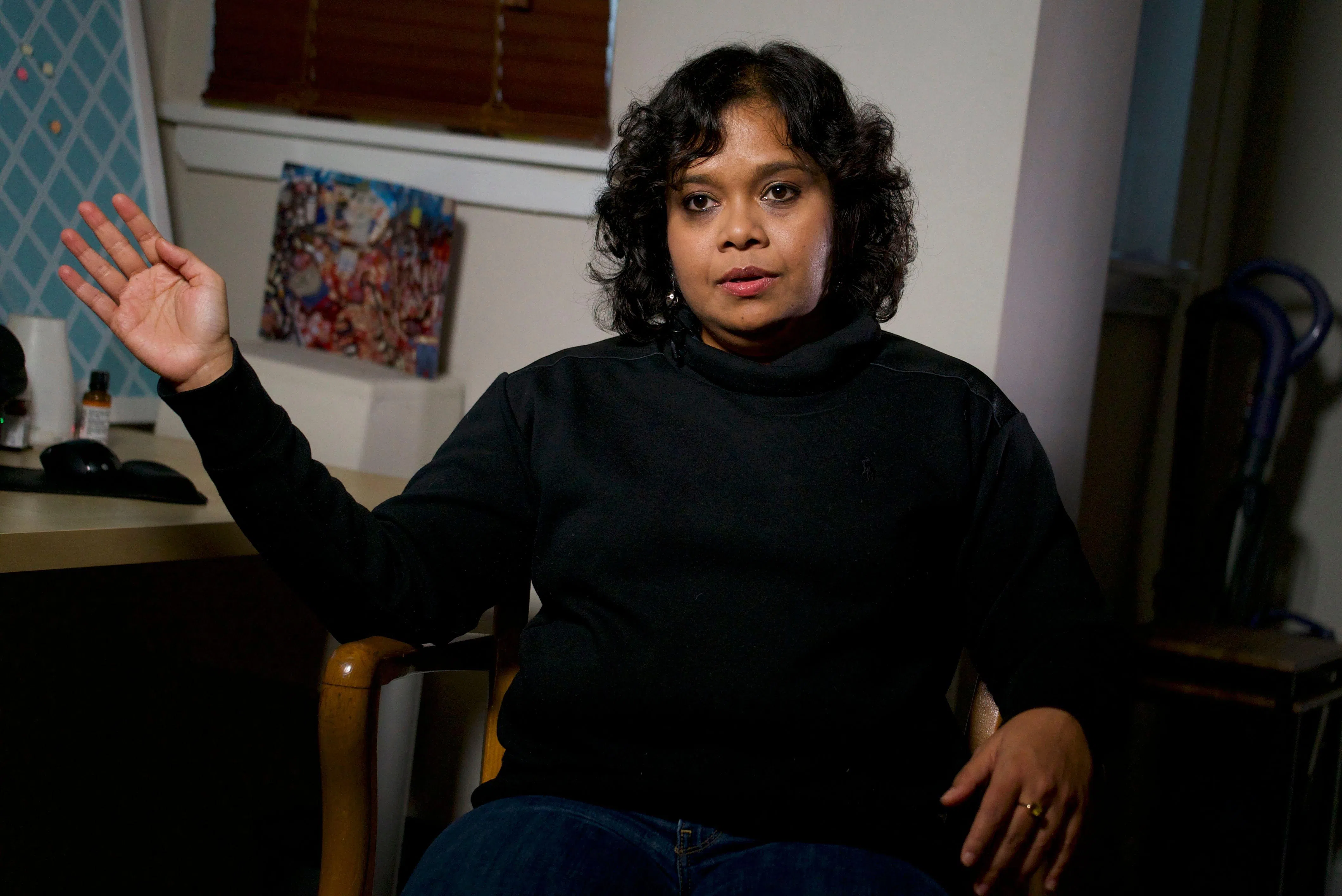 来自美国费城的科技从业者达塔去年1月在约会应用Hinge中遇到自称是法国葡萄酒商的“安塞尔”，陷入他的魅力攻势，殊不知他是诈骗犯，骗走达塔45万美元。（法新社）