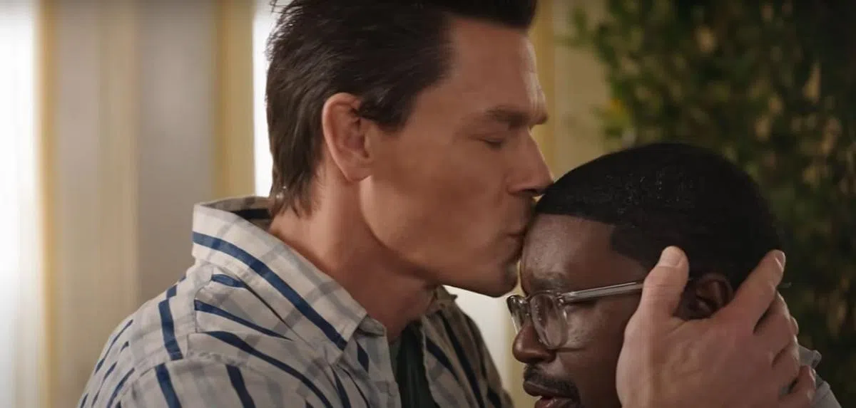 “温柔巨人”John Cena与Rel相处融洽（图//取自Vacation Friends Youtube)