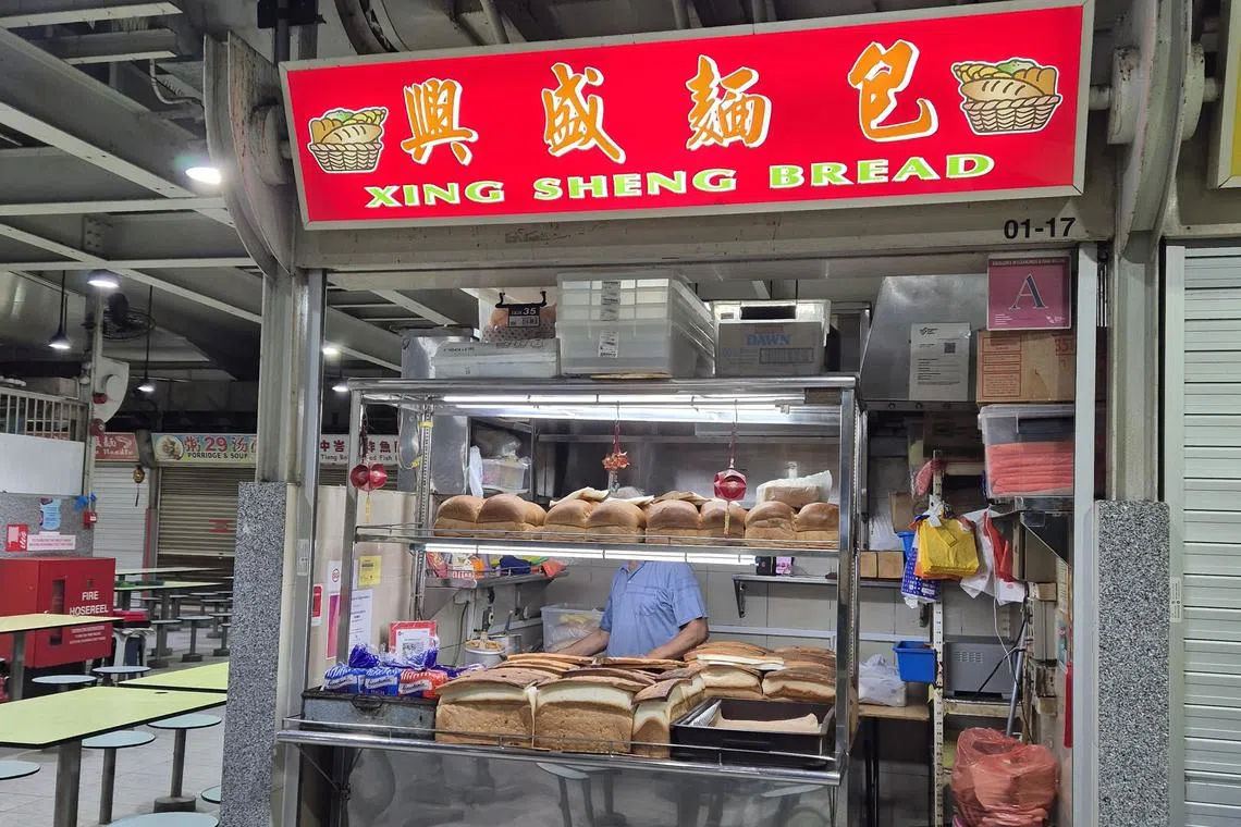 像兴盛面包这样的涂酱面包专卖摊位，现已很少见。（陈爱薇摄）