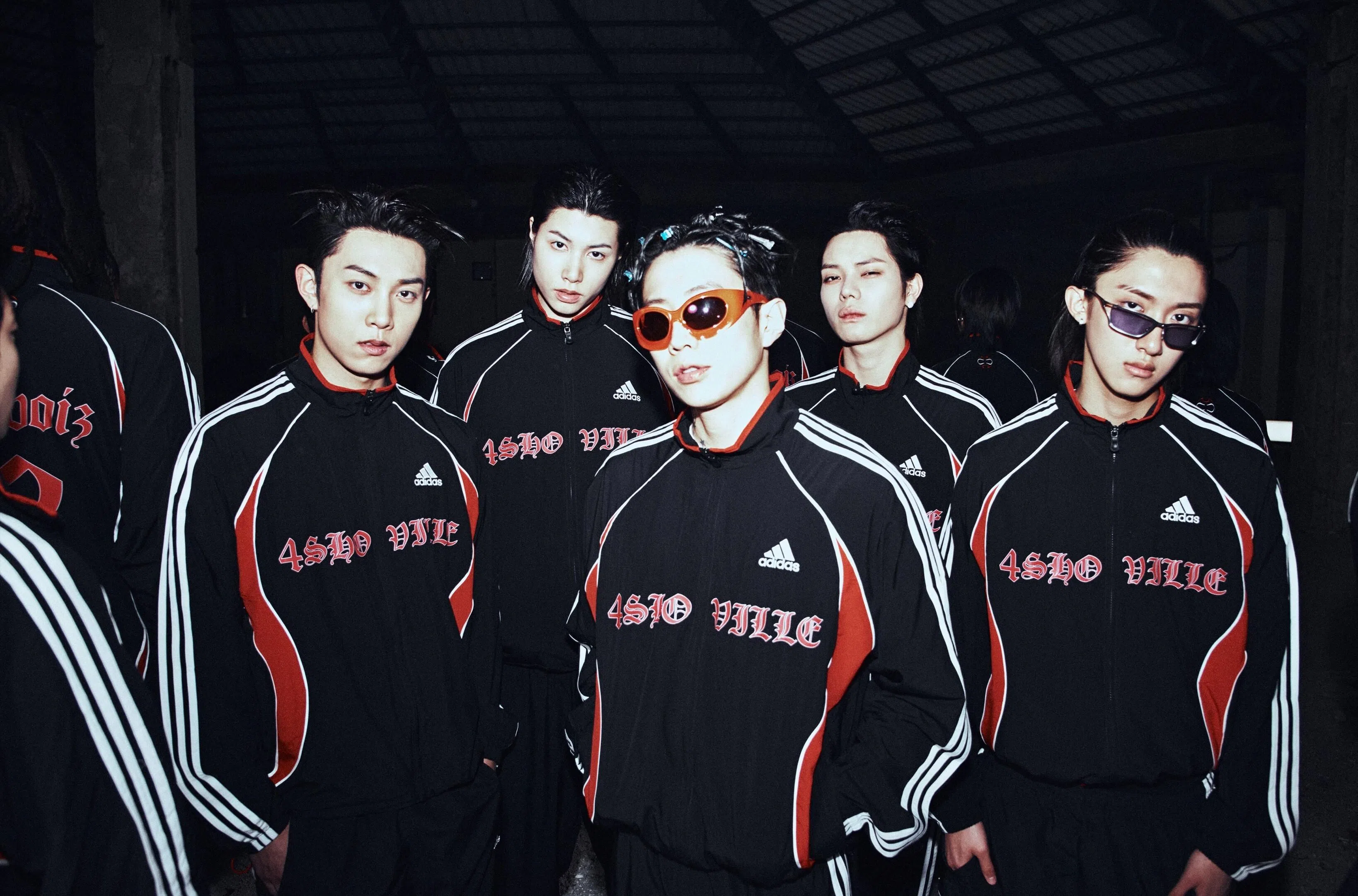LNGSHOT由Jay Park（中）打造，五人最近一起发行专辑“4SHOBOIZ Vol. 2: 4SHOVILLE”。（取自Jay Park IG）