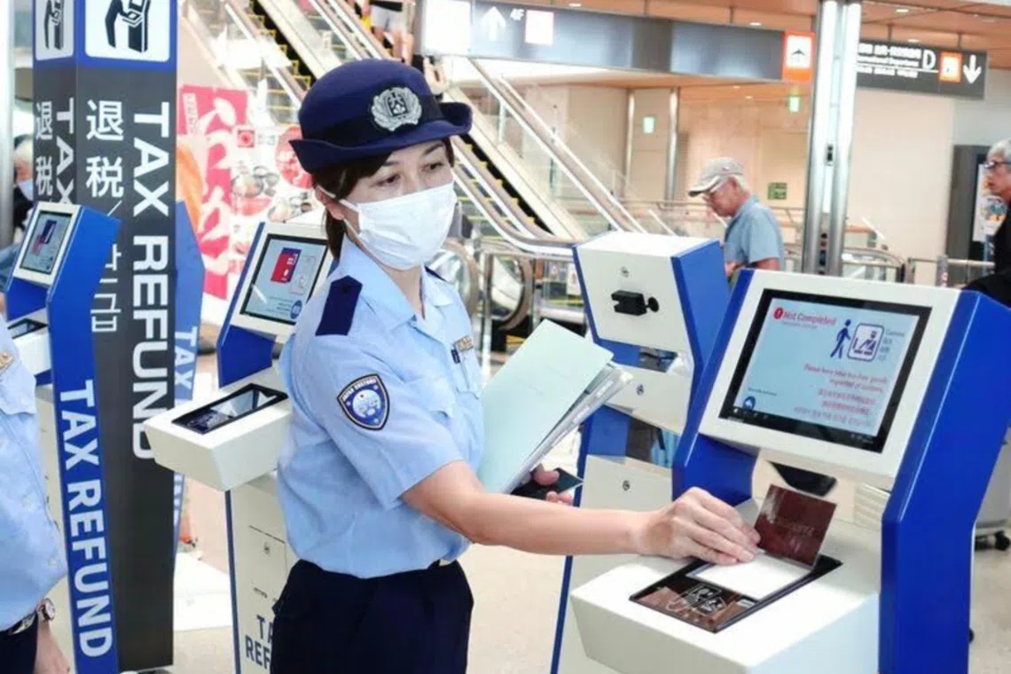 日本11月1日起实施先付税后退款 游客赶在新规前购物