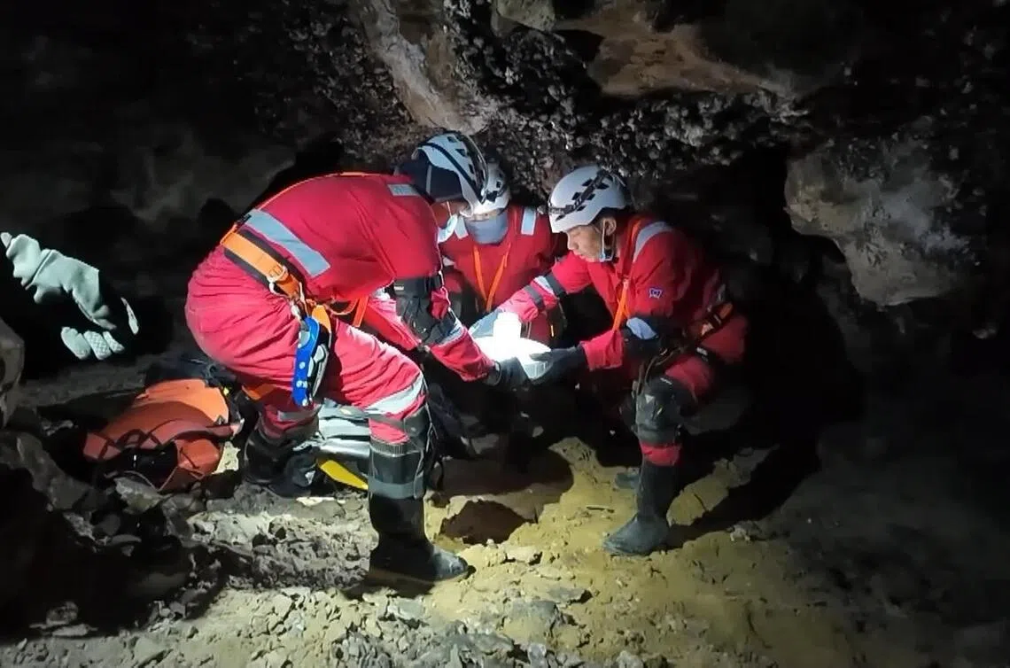 中国28名航天员在洞穴接受地球版“太空特训”