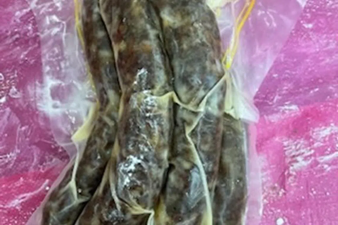食品局说，当局在2023年5月13日发现图乃东在没有执照情况下从缅甸进口超过50公斤的各种肉类。（新加坡食品局提供）