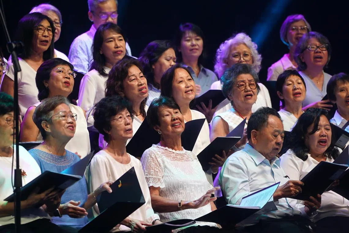 “新加坡之声”有面向60岁以上者的乐龄合唱团。（新加坡之声提供）