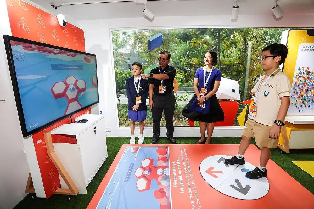 谷歌将使用巡回巴士到各所小学教导网络安全。（陈斌勤摄）