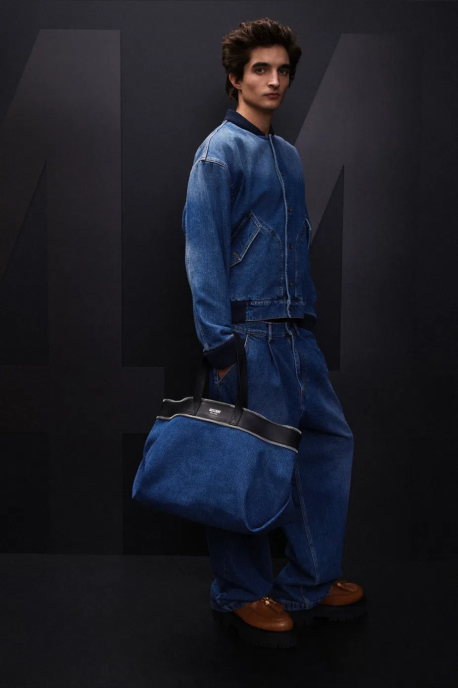 Moschino一身牛仔男装，处处都是亮点。（品牌提供）