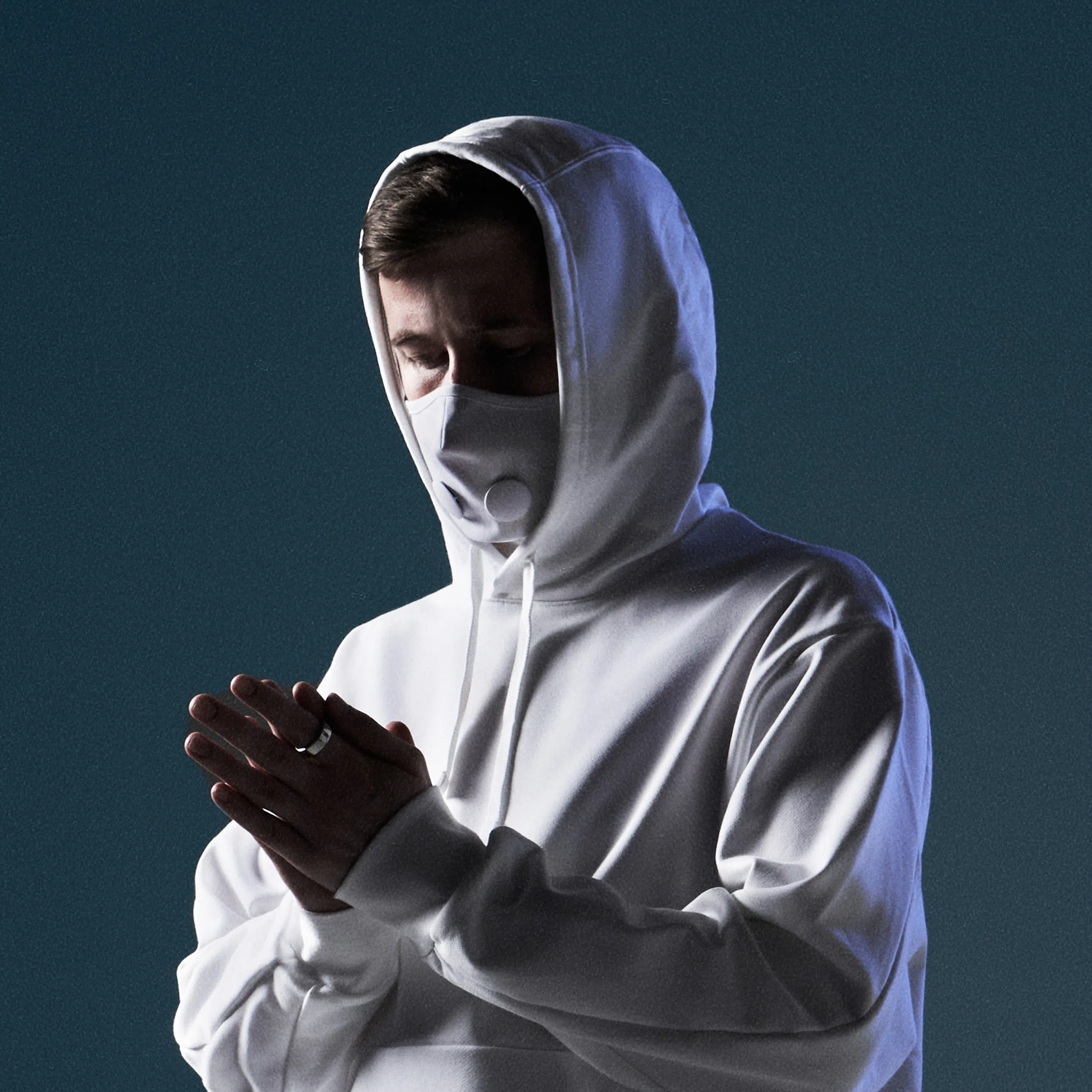 Alan Walker自出道起，就以招牌连帽衫和口罩示人。（Kreatell Super Asia、H.I.T Team提供）