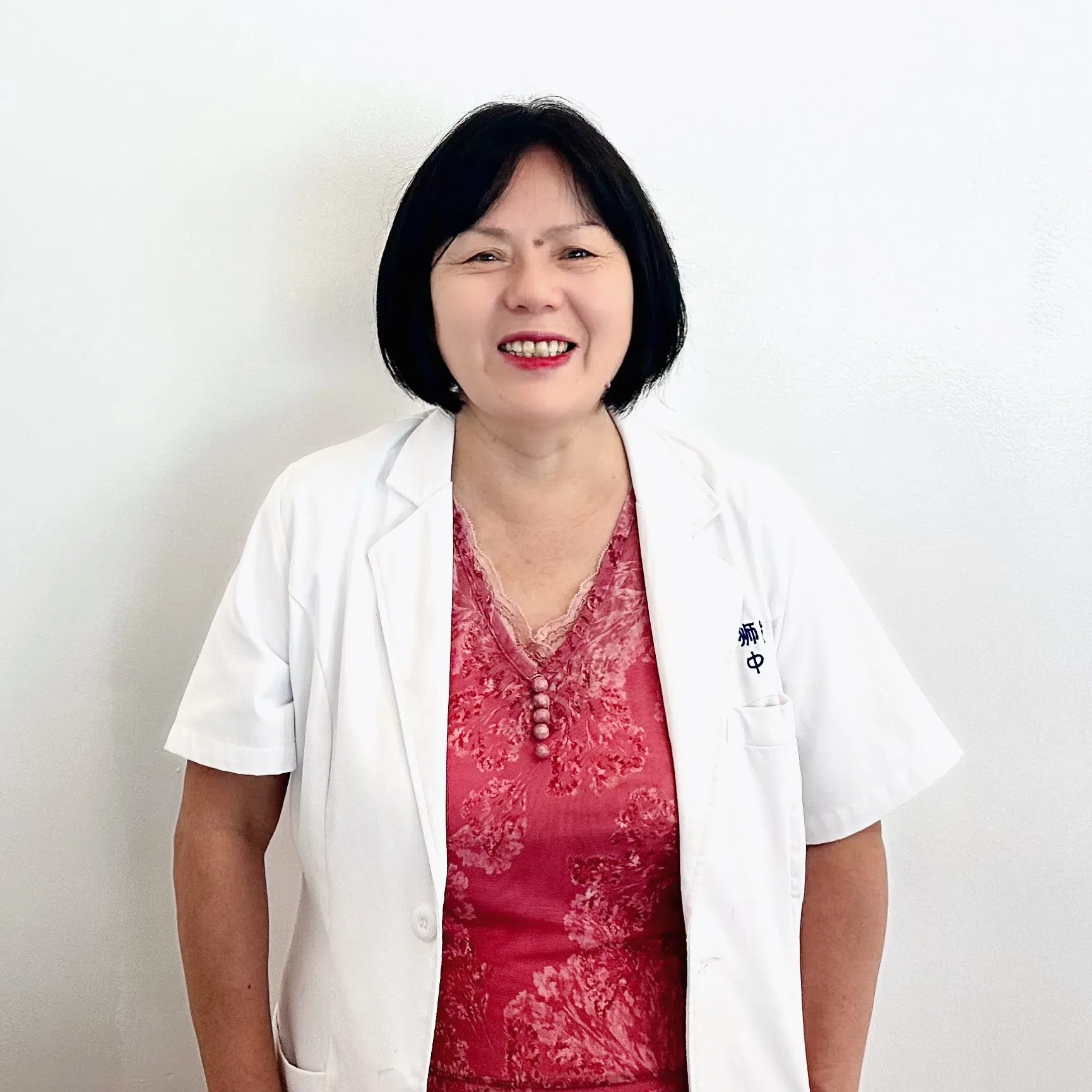 沈计芬2013年创立狮城中医治疗中心。（商家提供）