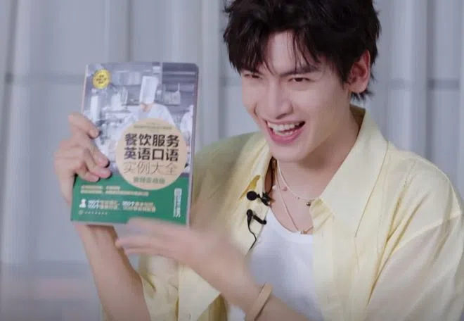 翟潇闻自曝为参与《中餐厅9》学习英语会话，却被网民吐槽，摩洛哥通行的是阿拉伯语和法语。（互联网）