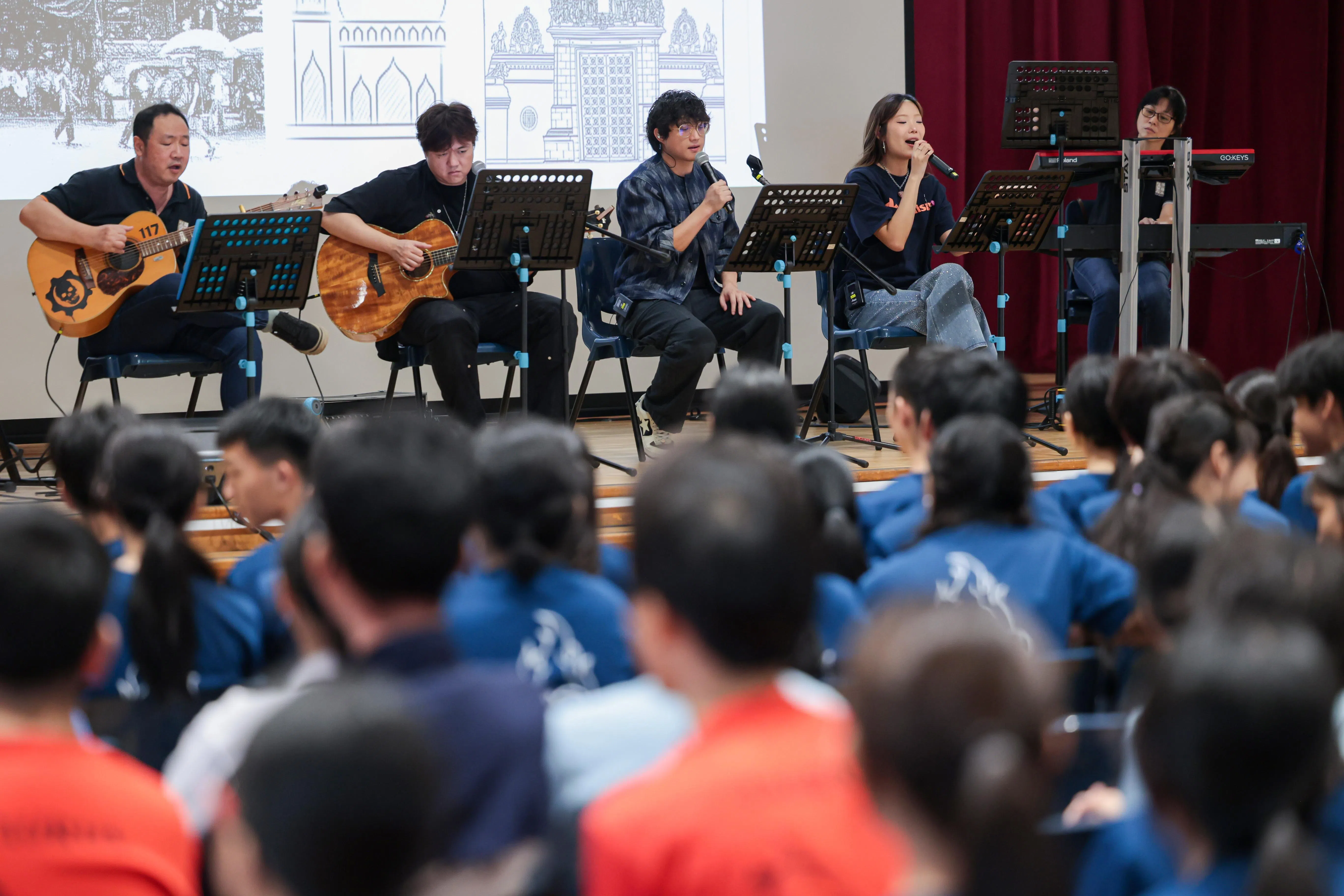 弹唱人工作室呈献新旧新谣作品，展现新谣曲风的多样化，现场演奏非常悦耳。（李冠卫摄）