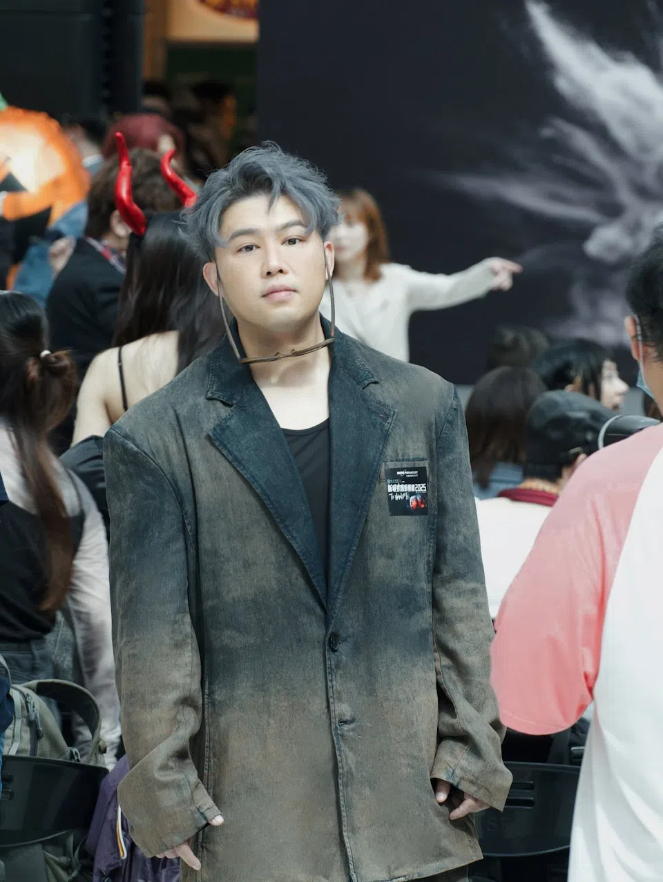 歌手旨呈到大埔物资站做义工。（取自旨呈Instagram）