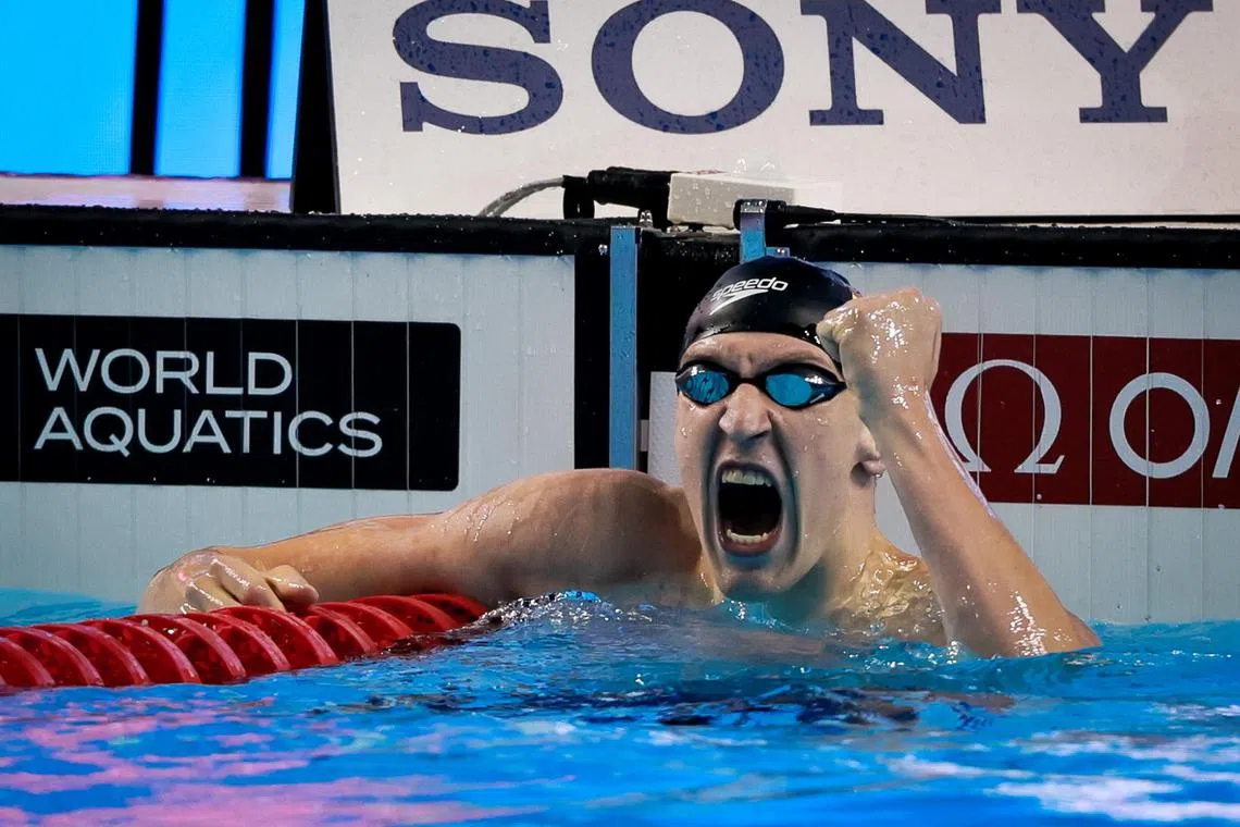 夺得男子400米自由泳冠军，德国的梅尔滕斯情绪激动。（海峡时报）