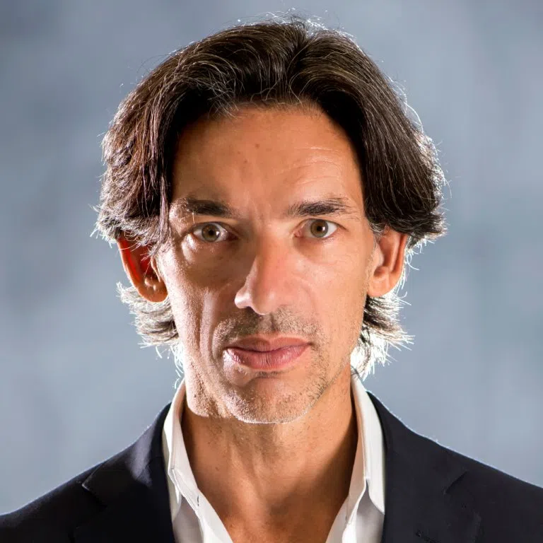 卫承天将《爱丽丝梦游仙境》这一家喻户晓的故事赋予全新想象，打造出获誉无数的舞剧。（Tony Brown摄）