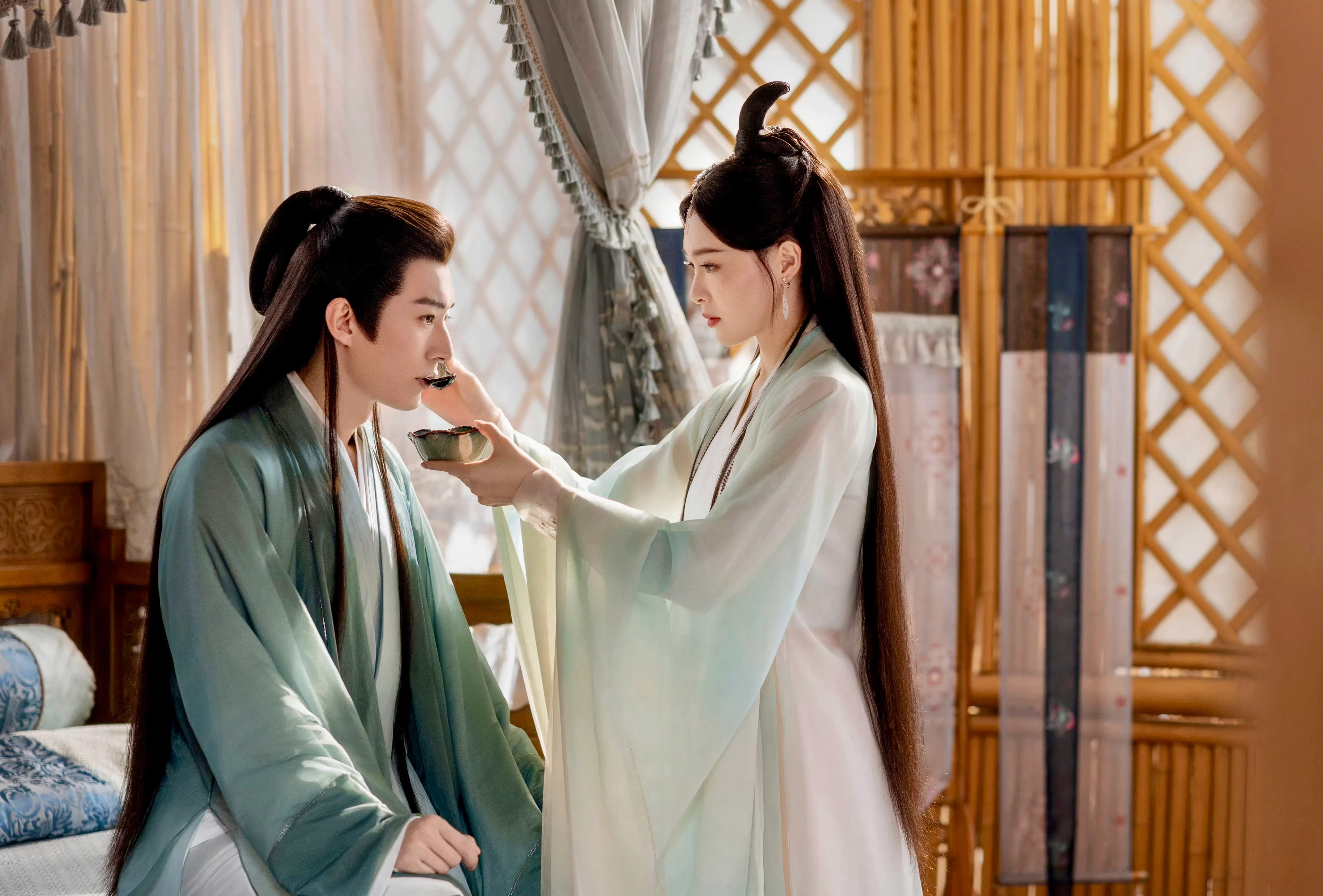 唐嫣（右）在《念无双》首次跟刘学义（左）合作。（取自剧集微博）