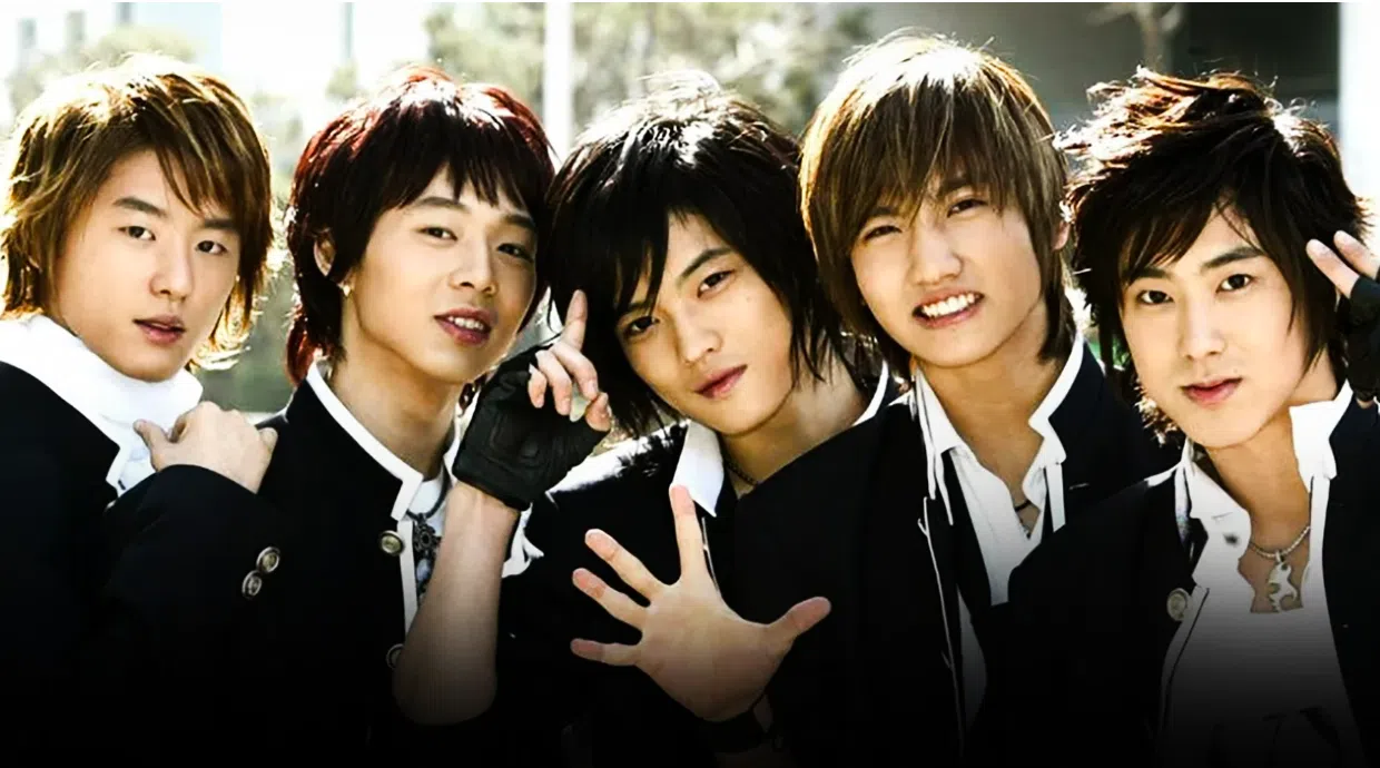 （左起）俊秀、有天及在中后来退出东方神起，另组团体“JYJ”。（互联网）
