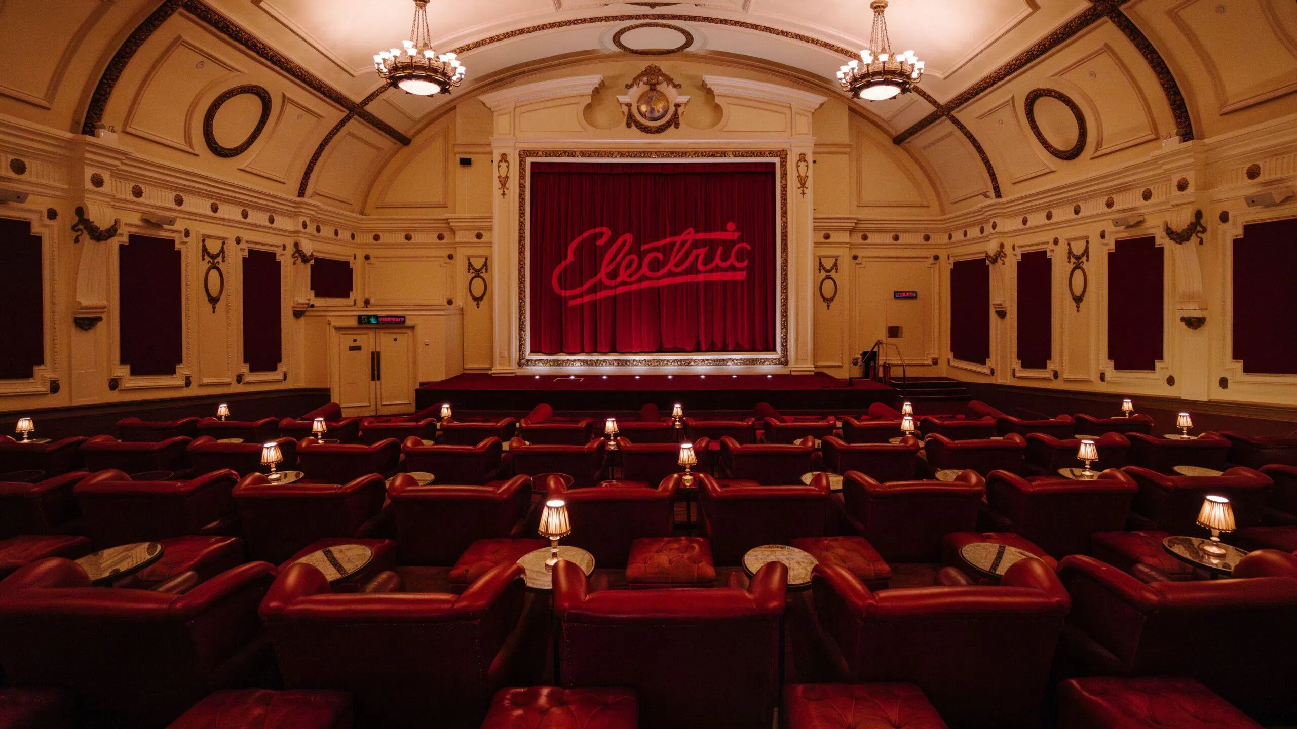 第五名位于伦敦的The Electric影院以它们的皮质沙发著称。（取自The Electric官网）