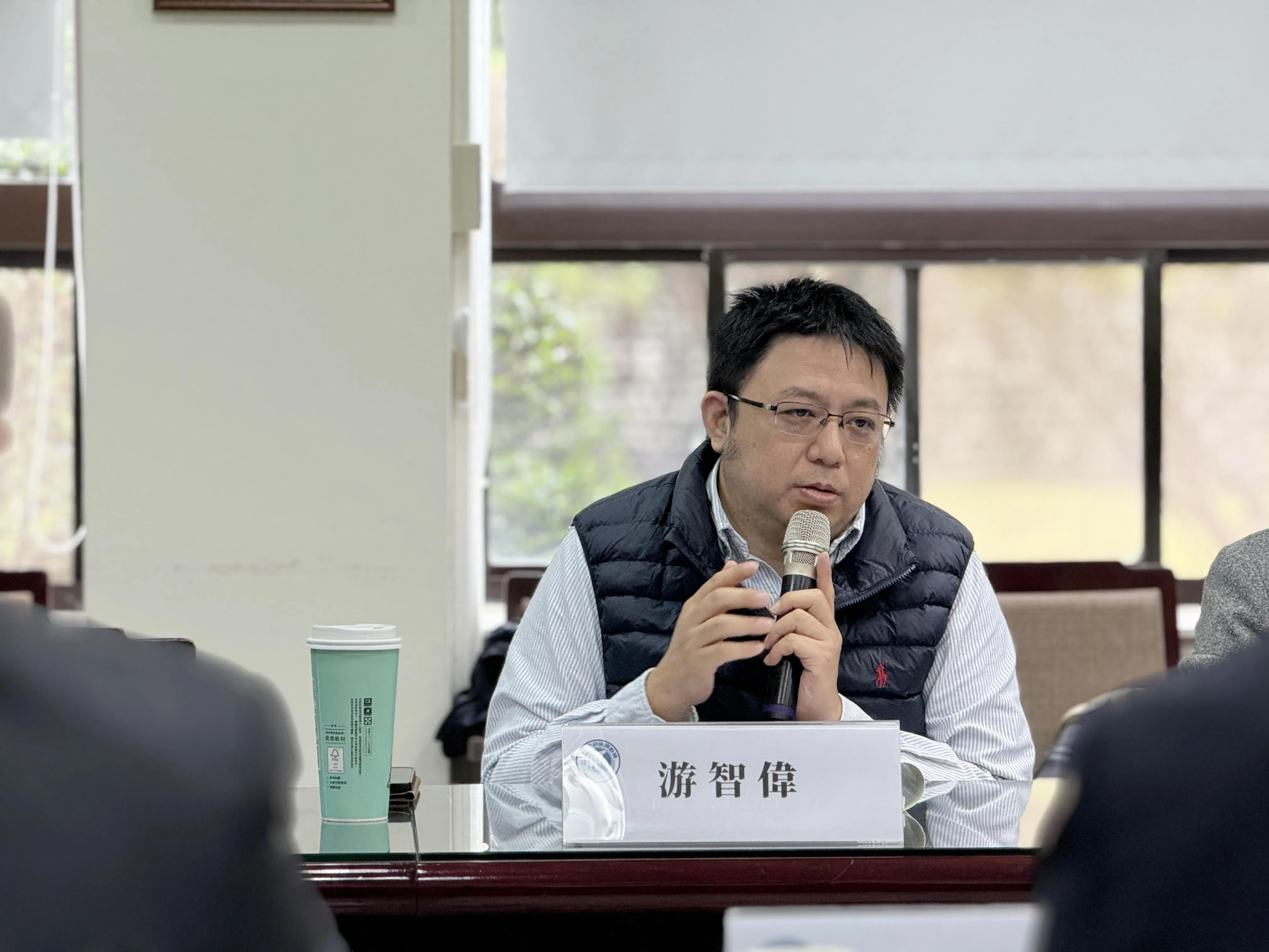 台湾中央警察大学公共安全系副教授游智伟12月1日指出，从他接触、访谈的案例可以看出，陆方一开始接触台湾人士，建构统战网络时，并不是要建立一个明确的指挥关系或是信息的传递网络，而是想建立一个较扁平式的联系网络，希望被接触者能答应某些原则或政策立场。（缪宗翰摄）