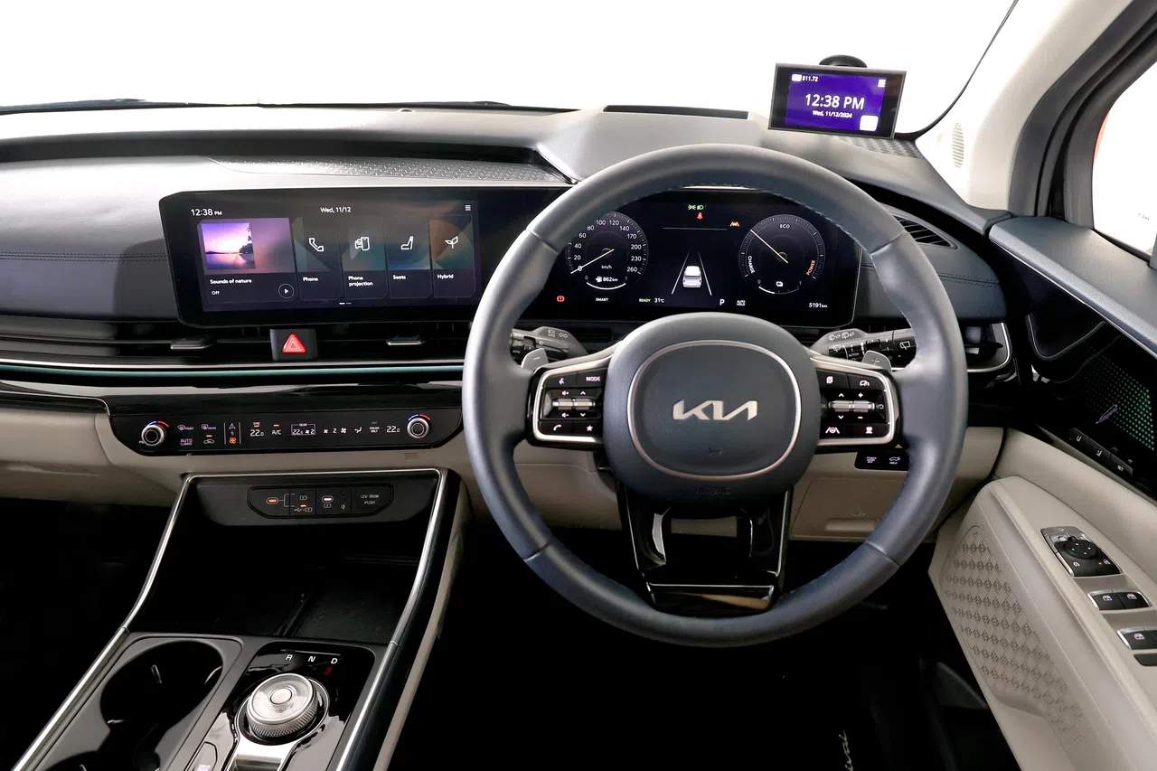 车子采用双联屏，分别是12.3英寸液晶仪表盘和12.3英寸中控屏。（周国威摄）