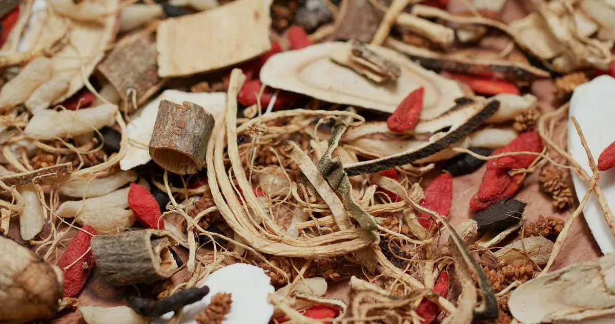 现代人喜好中西合并，也就是中西医一起咨询，然后找到自己最舒服的方式。（图/Envato）