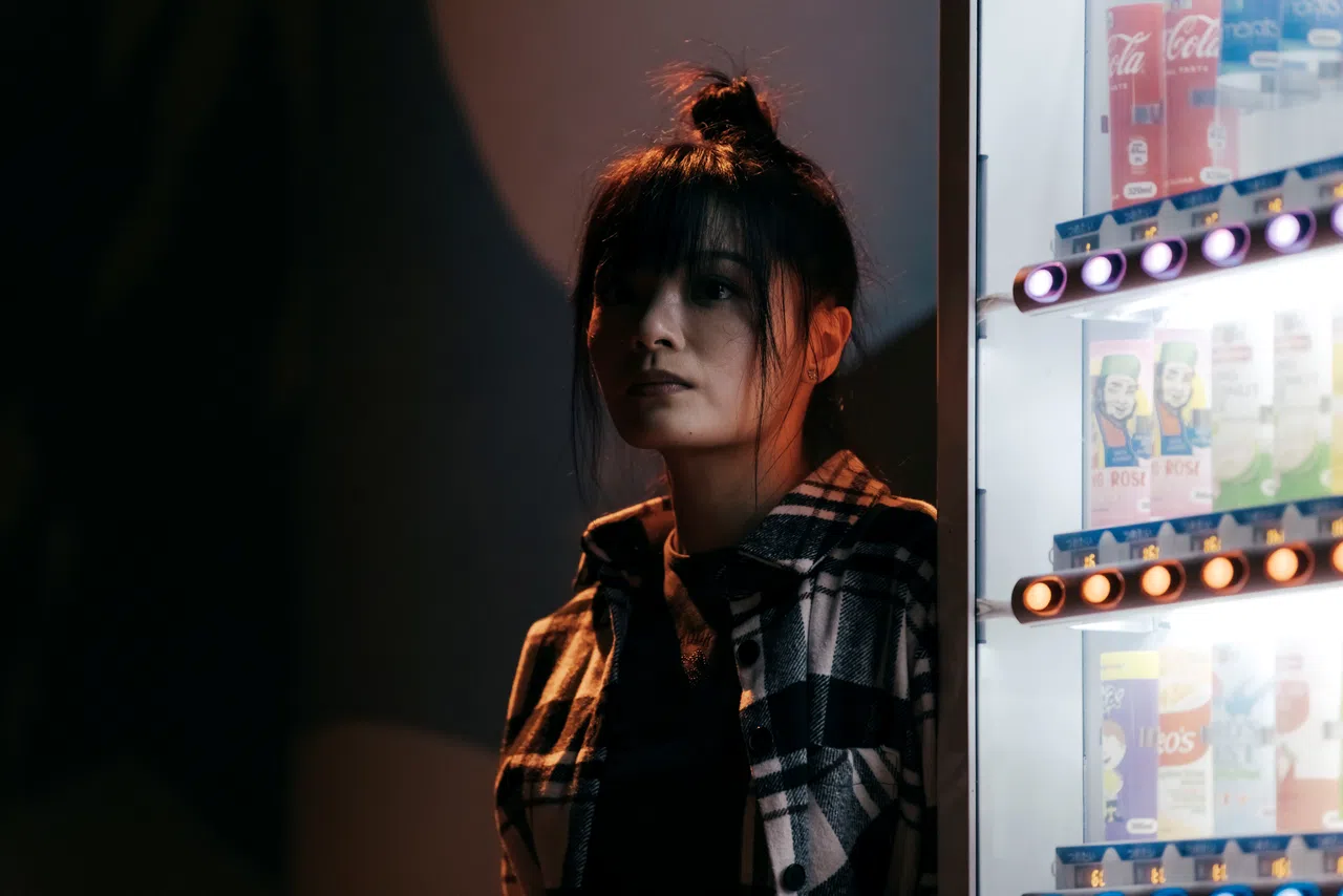 娜娜陈雯诗在《默视录》中饰演被陌生人注视的女子。（akanga films asia提供）