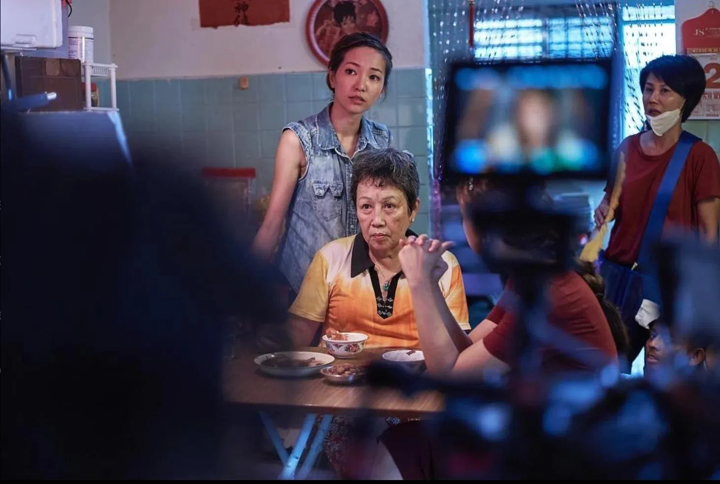 导演洪玉桔（中）的得奖作《泡》灵感取自原生家庭创伤。（互联网）