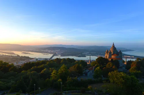 坐落在葡萄牙北部的海滨小镇维亚纳堡，将丰富的文化遗产和自然风光融为一体。（取自Booking.com网站）