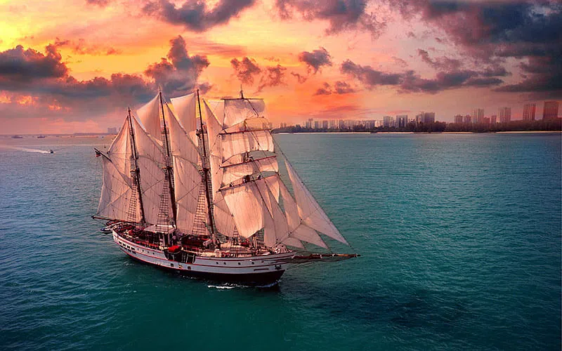 随“皇家信天翁”开启巡游之旅，在飘扬的风帆下享受饕餮盛宴。（图/皇家信天翁号帆船提供）