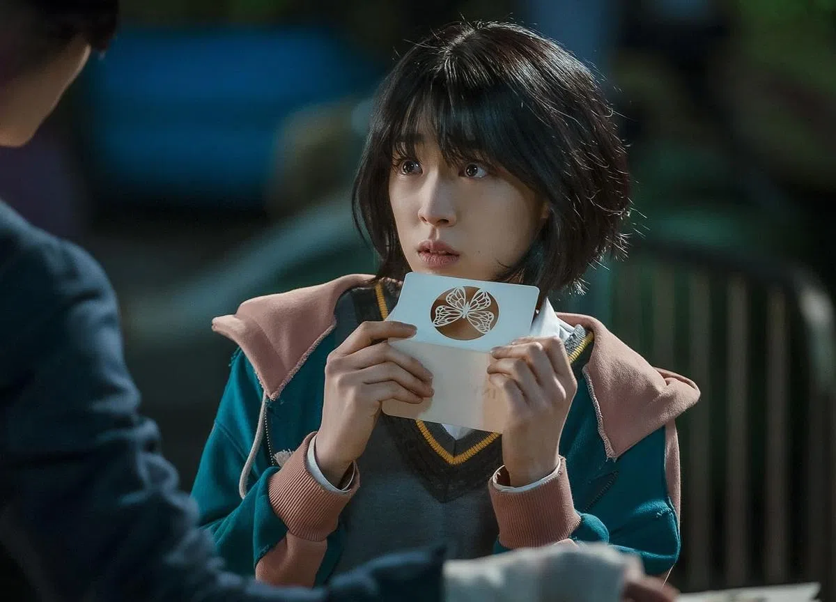 崔成恩在《魔幻之音》饰演因生活艰苦而放弃梦想的高中生。（互联网）