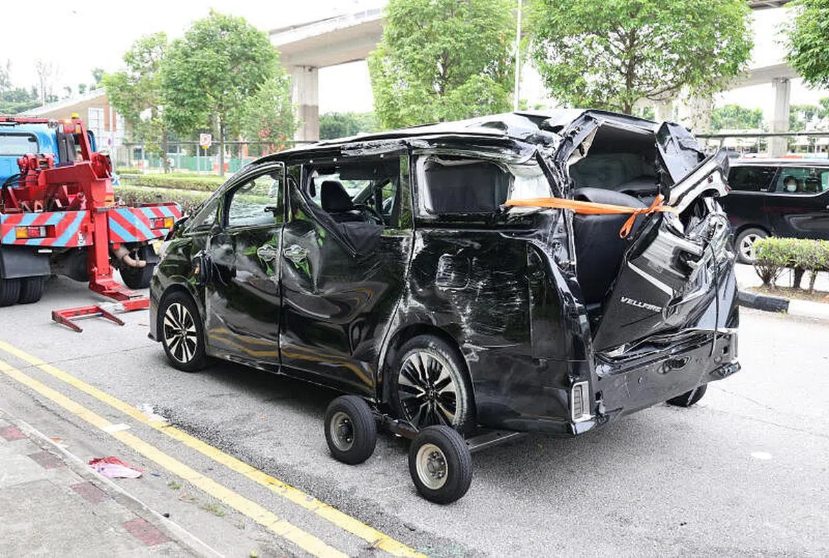 黑色休旅车事发后被拖走。（刘启成摄）