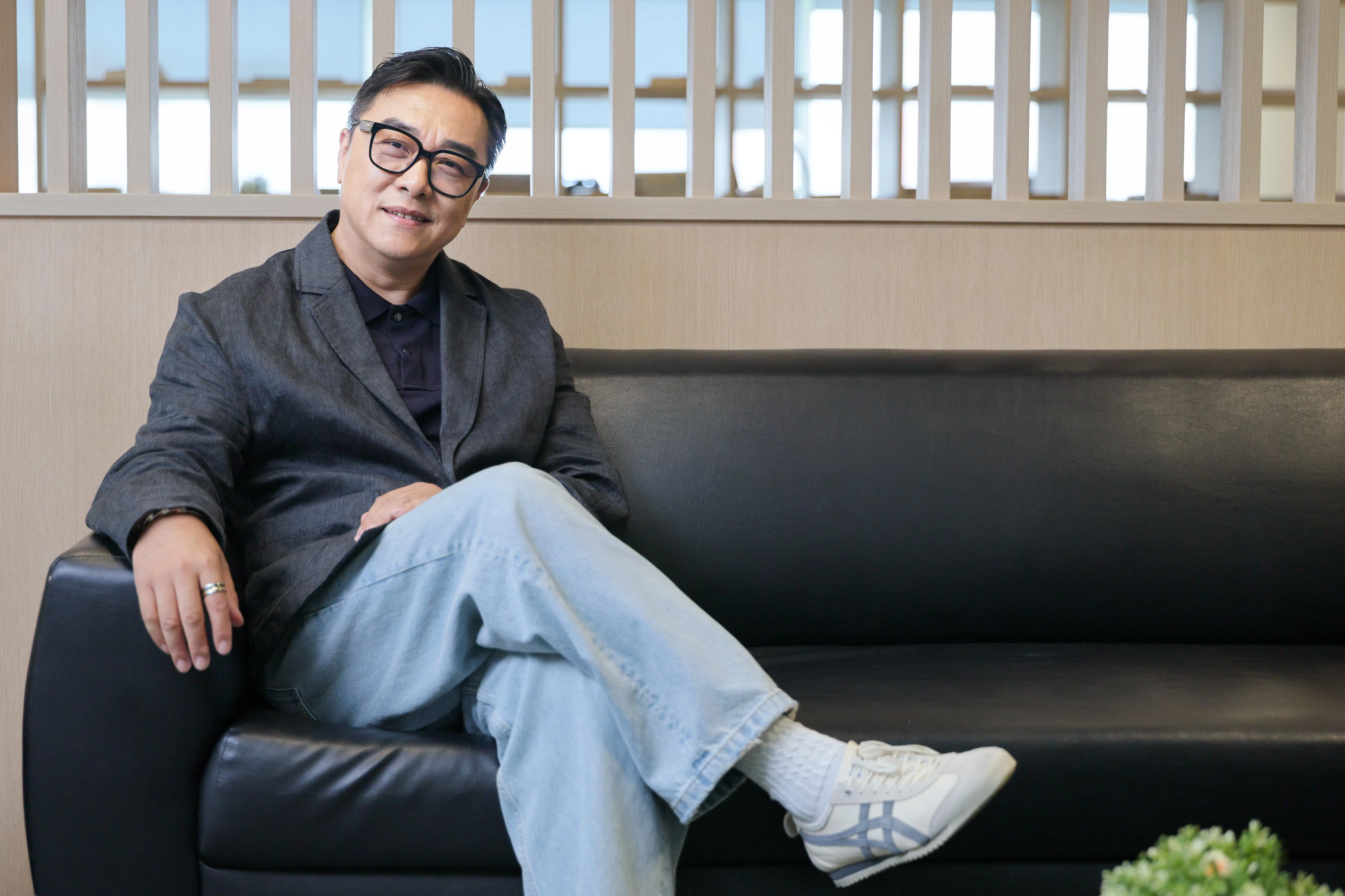 郭亮饰演善于掌控人心的律师。（龙国雄摄）