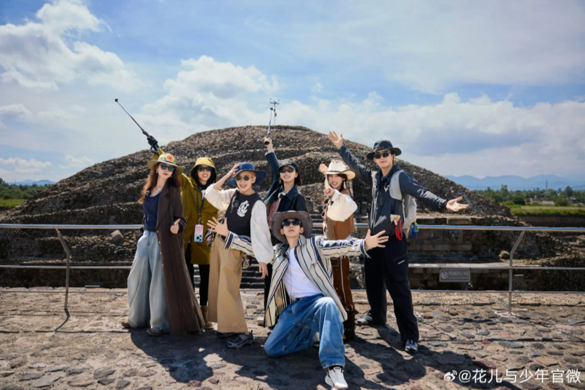 《花儿与少年2026》大合照。（互联网）