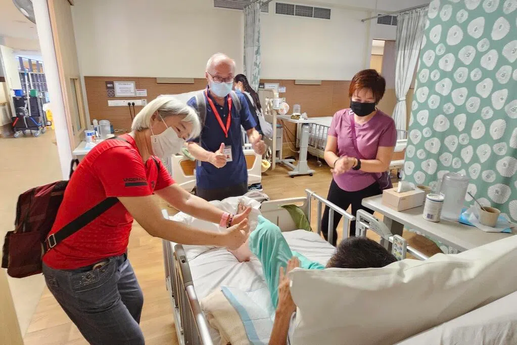 感悟人生无常 静伴院友送暖