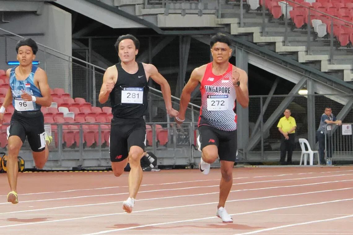 新加坡的马克·路易斯（272号）和郭俊杰（281号）分别获得200米银牌和铜牌。（卓舒畅摄）