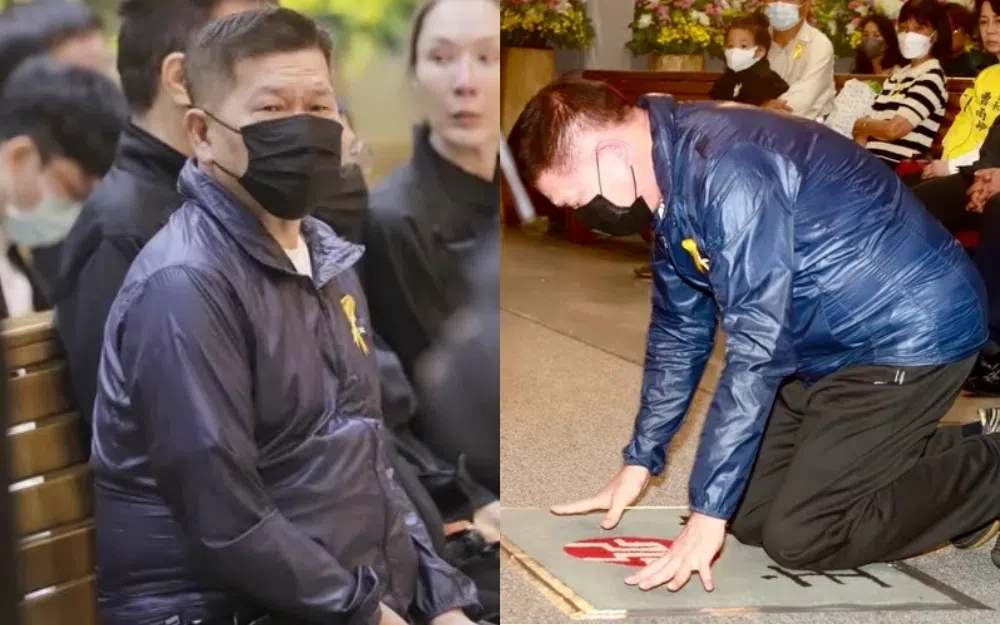 澎恰恰低调现身告别式，并向师父下跪行礼。（互联网）