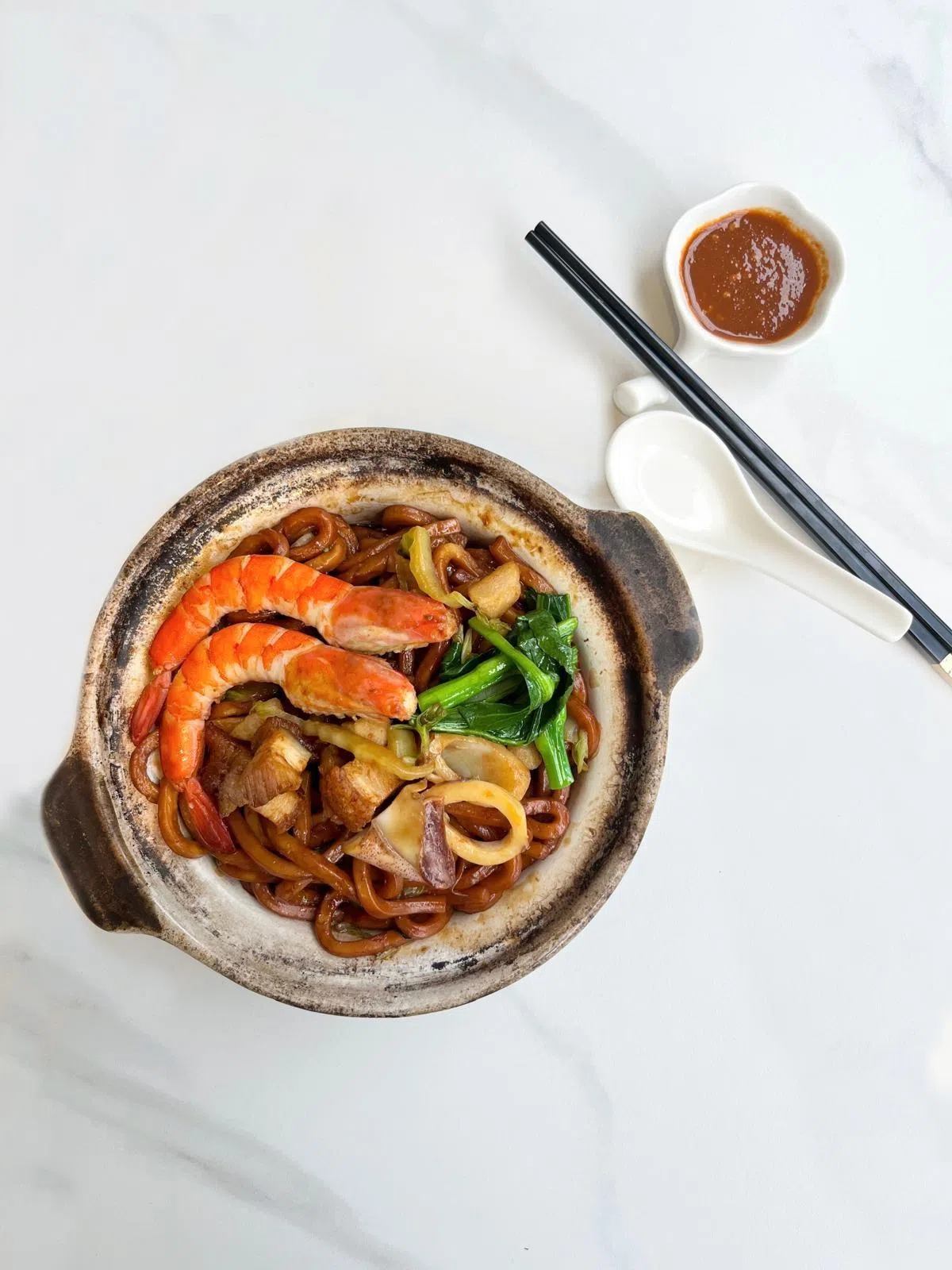 吉隆坡大禄面吸收醇香浓郁的黑酱油酱汁，镬气十足。（酒店提供）