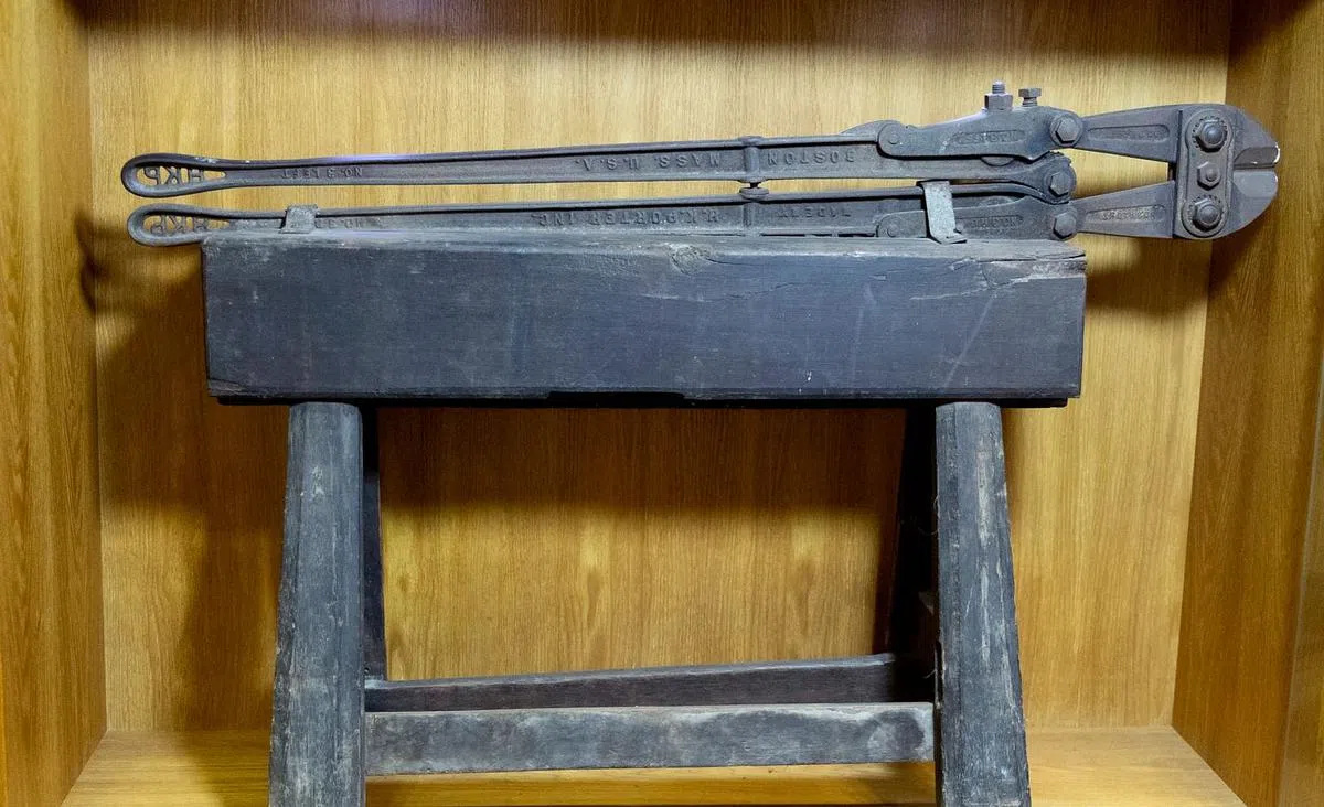 早年金铺使用的黄金切割机。（陈来福摄）