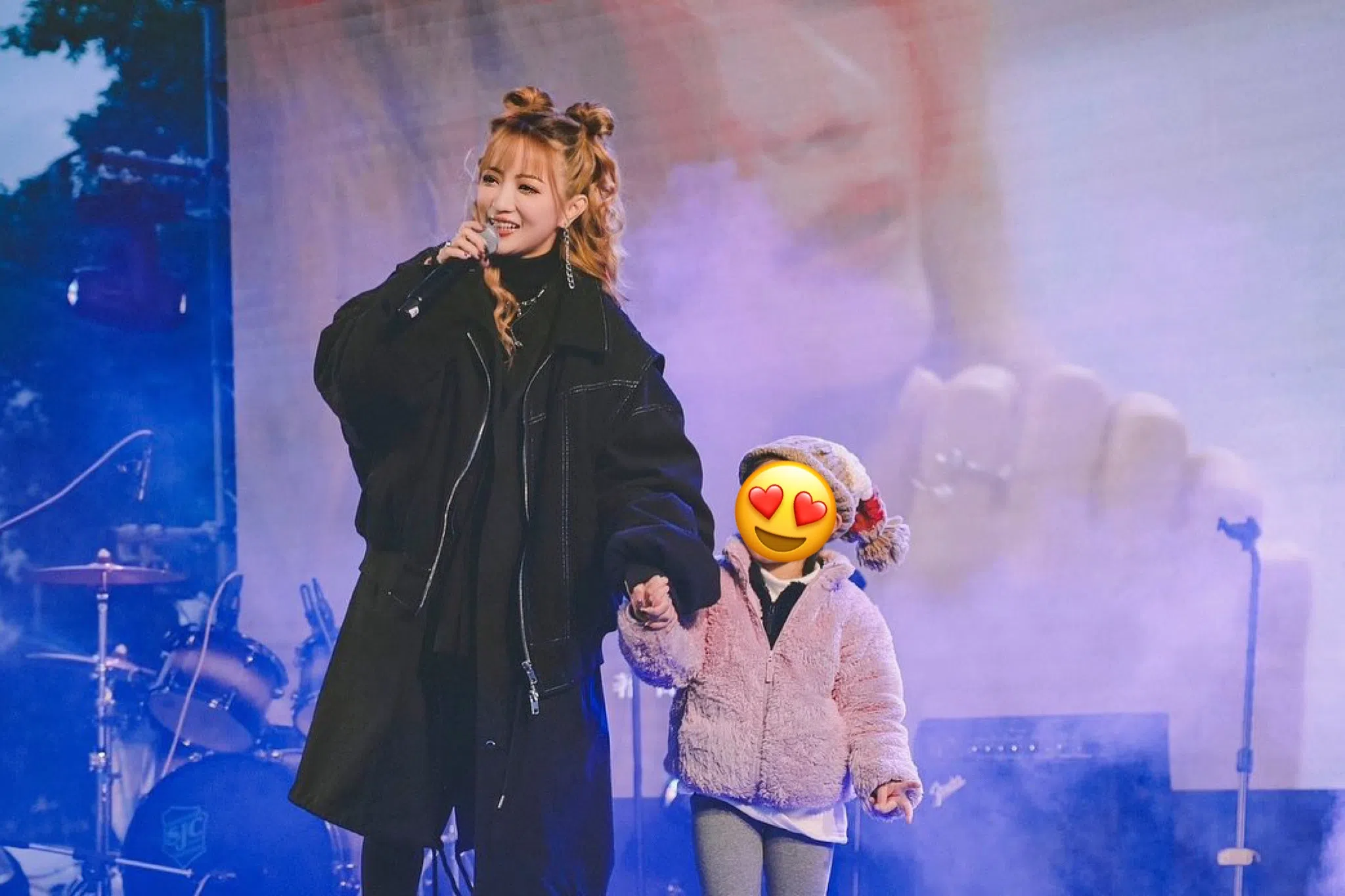 黄美珍与女儿小星一起同台表演。（取自黄美珍IG）