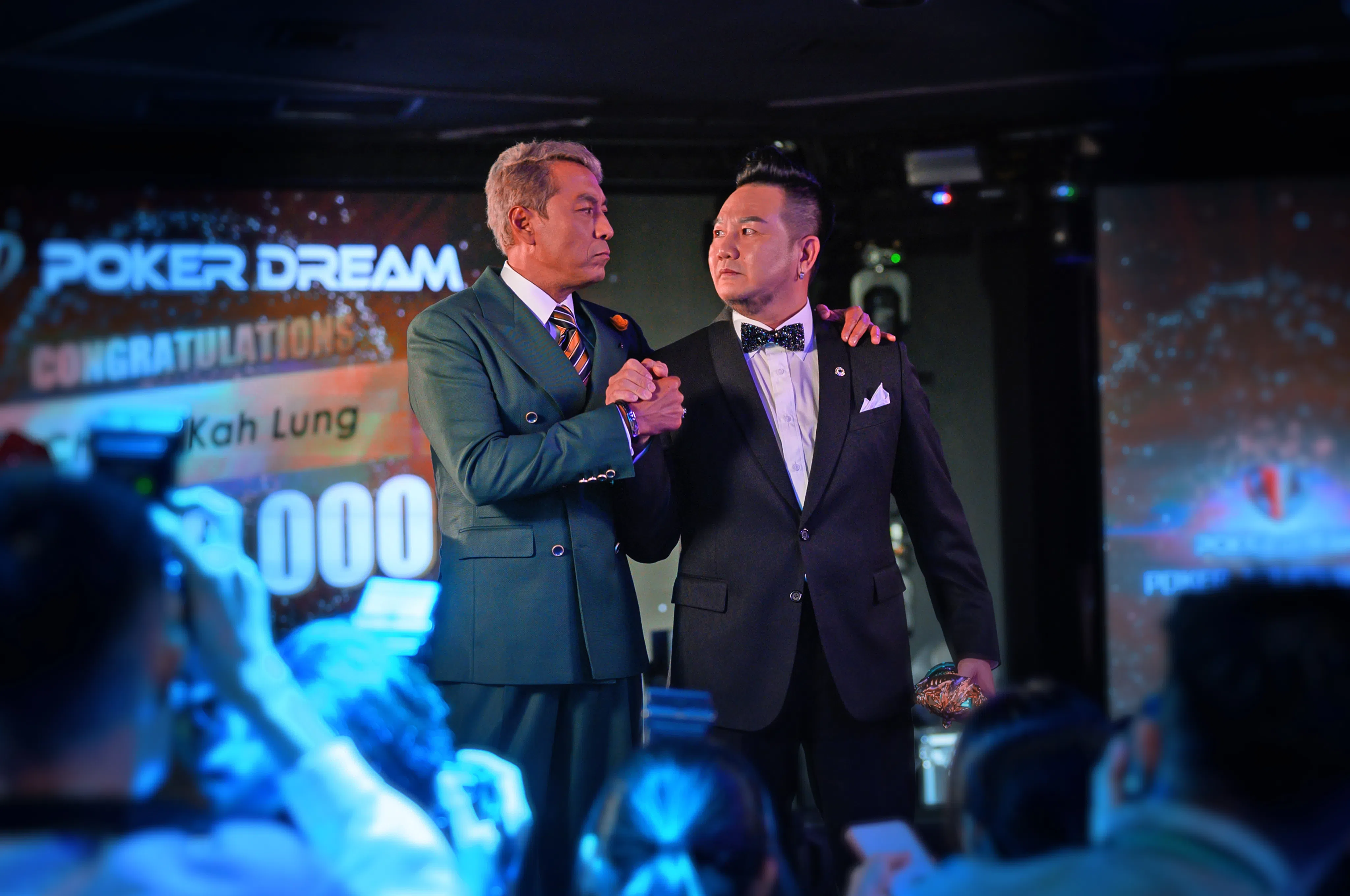 由港星姜皓文（左）和马国演员兼DJ林德荣主演的《扑克王者》，在新加坡开映四天取得14万2000元票房。（mm2提供）