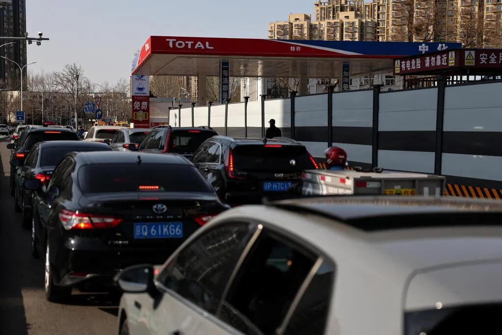 中国对成品油价格采取临时调控措施