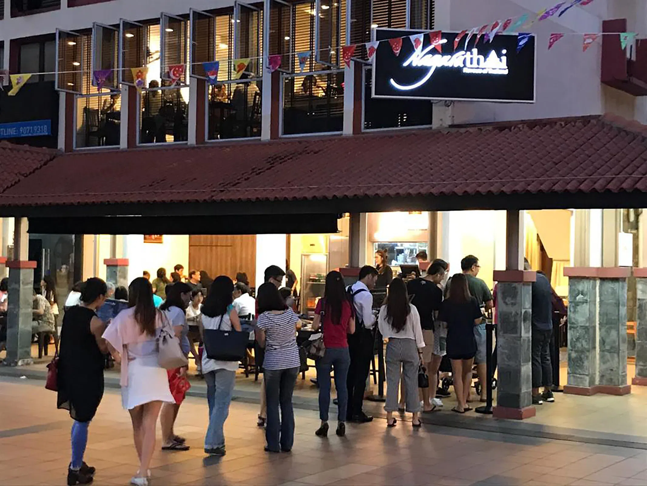 食客在Nagara Thai店面前大排长龙。（图/商家提供）
