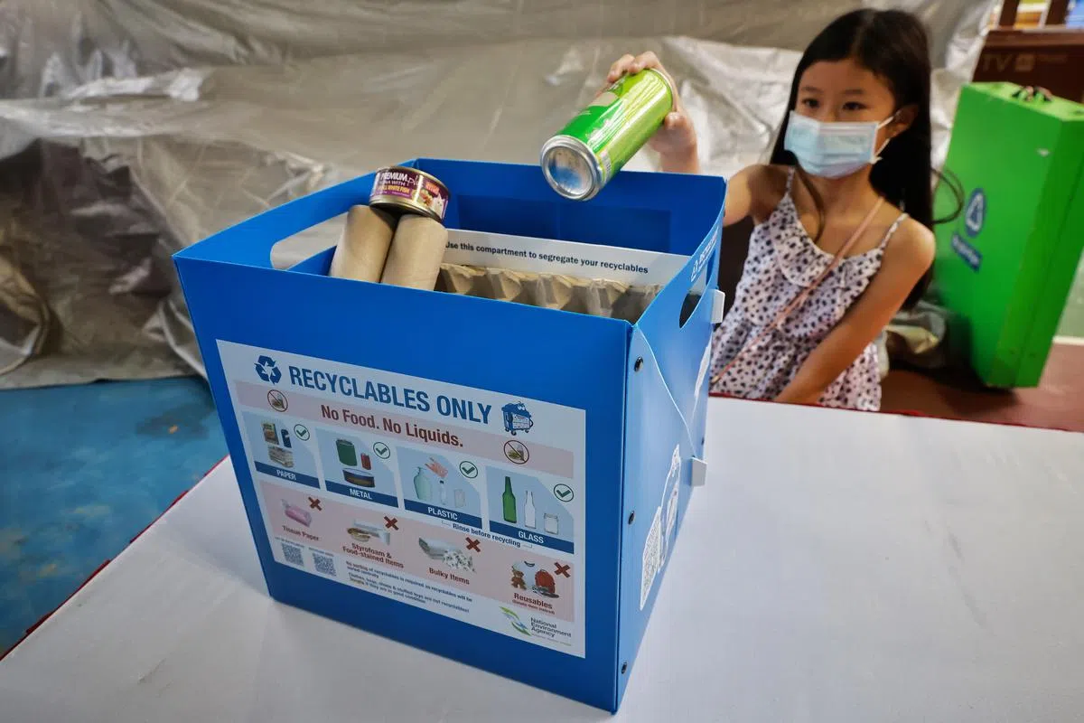 Bloobox采用可回收的聚乙烯塑胶制成，每个能装五公斤的物品，妥善使用的话可用上七年左右。（海峡时报）